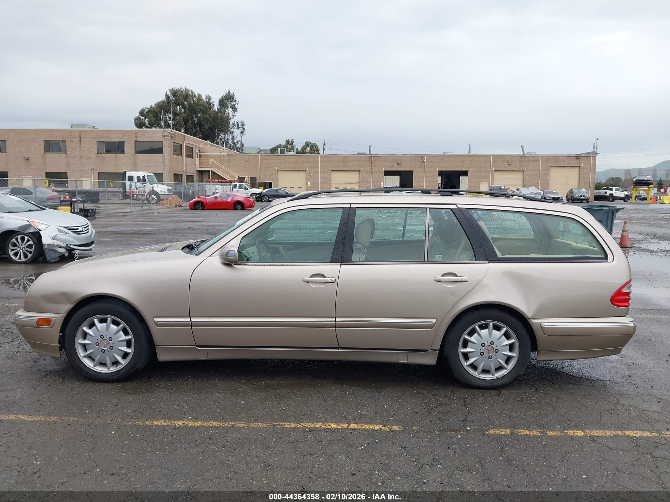 2001 Mercedes-benz E 320   Gold vin: WDBJH65JX1B213818