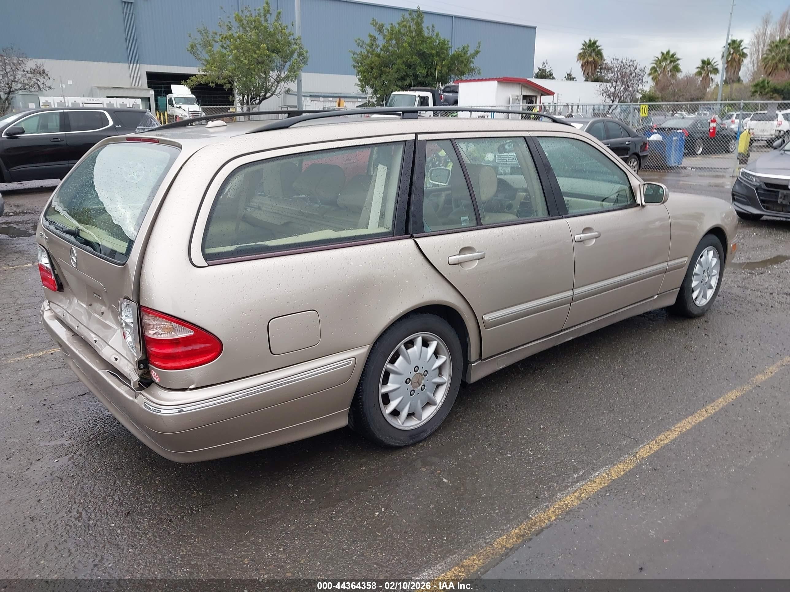 2001 Mercedes-benz E 320   Gold vin: WDBJH65JX1B213818
