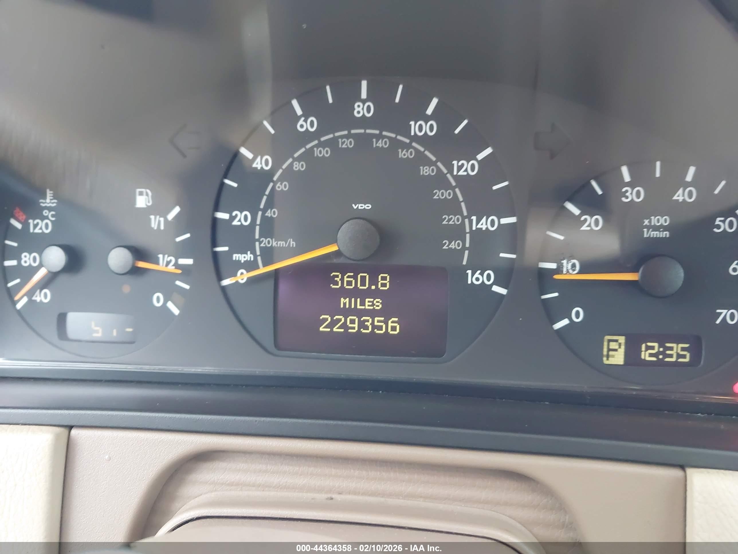 2001 Mercedes-benz E 320   Gold vin: WDBJH65JX1B213818