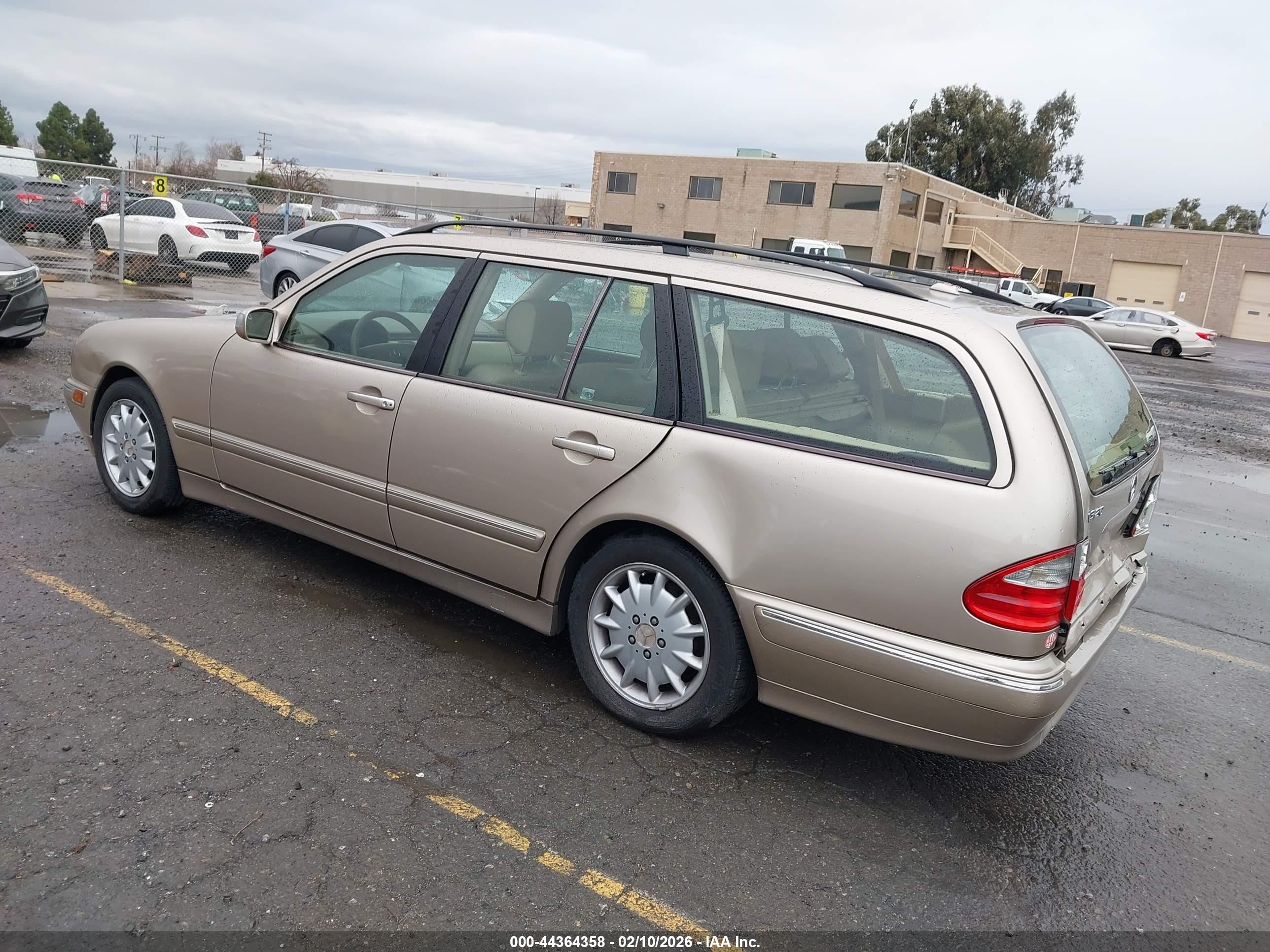2001 Mercedes-benz E 320   Gold vin: WDBJH65JX1B213818