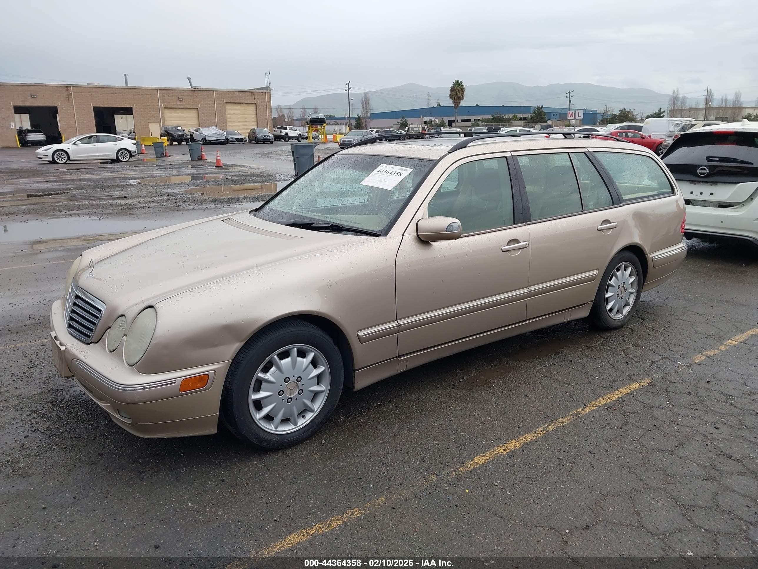 2001 Mercedes-benz E 320   Gold vin: WDBJH65JX1B213818