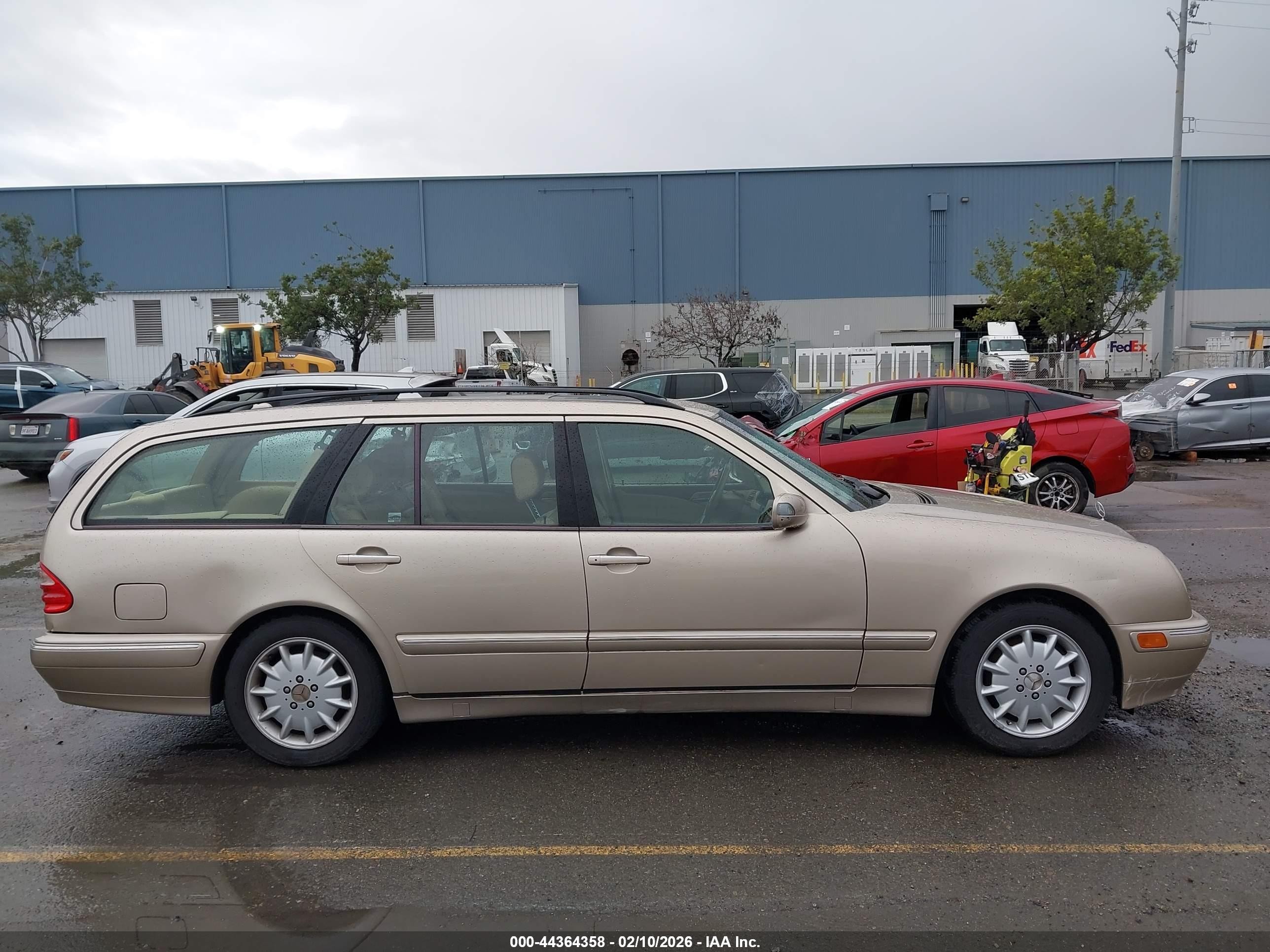 2001 Mercedes-benz E 320   Gold vin: WDBJH65JX1B213818