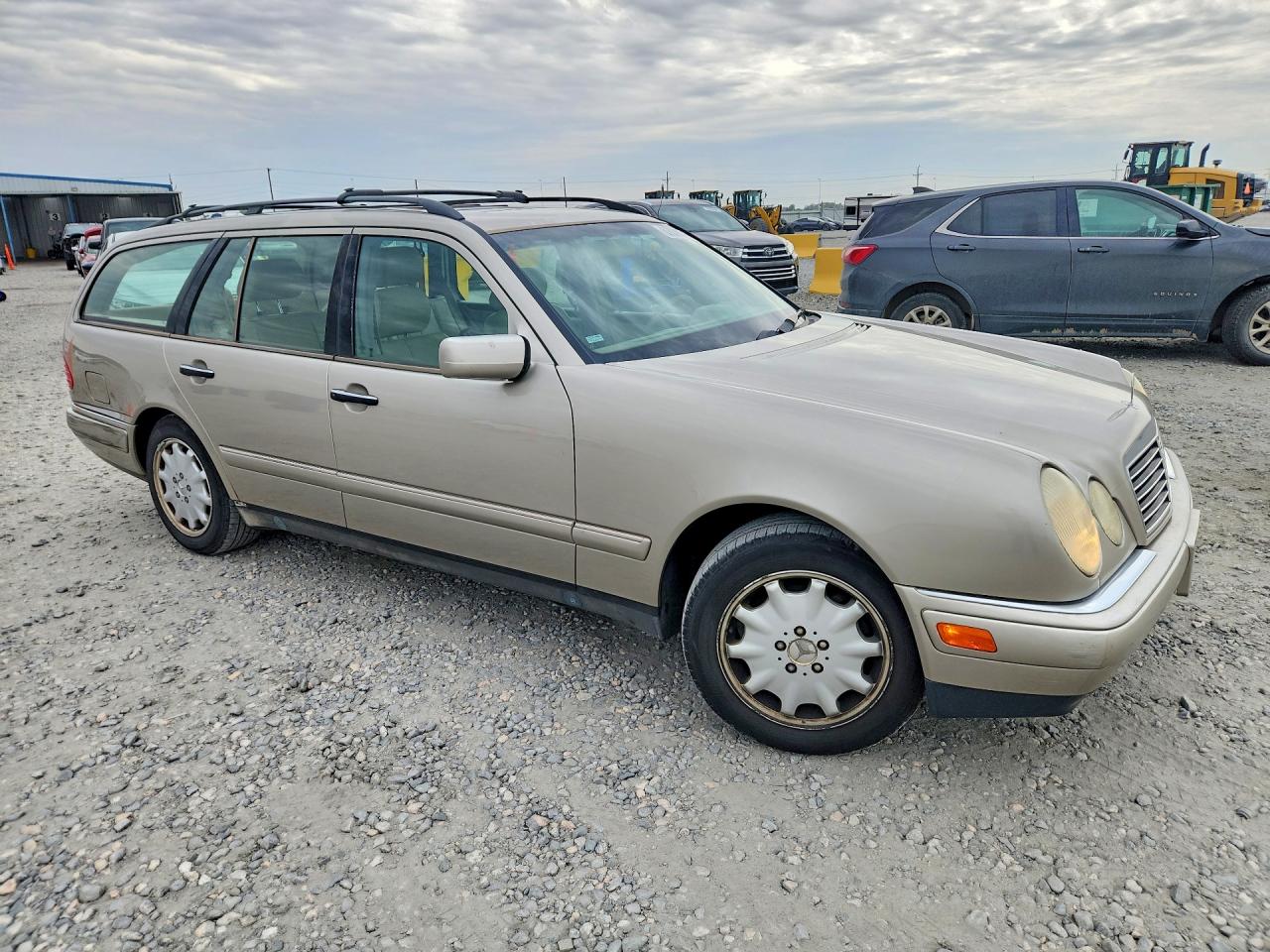 1999 Mercedes-benz E 320 4matic Gold vin: WDBJH82F0XX023596