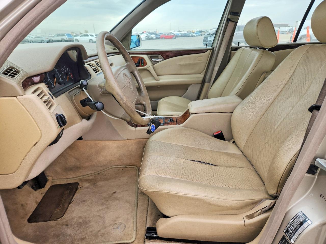 1999 Mercedes-benz E 320 4matic Gold vin: WDBJH82F0XX023596