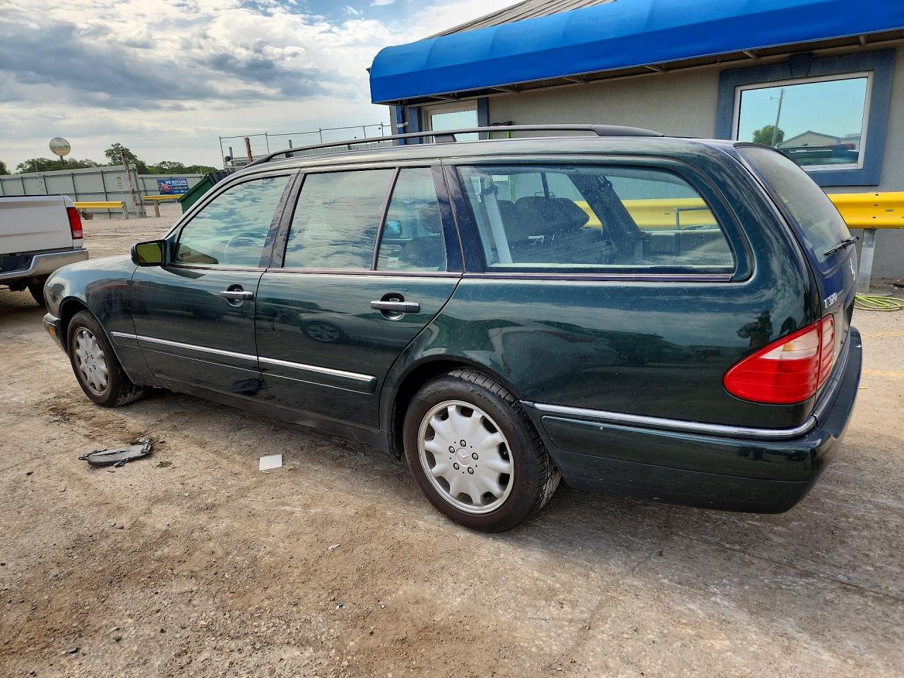 1998 Mercedes-benz E 320 4matic Green vin: WDBJH82F7WX005501