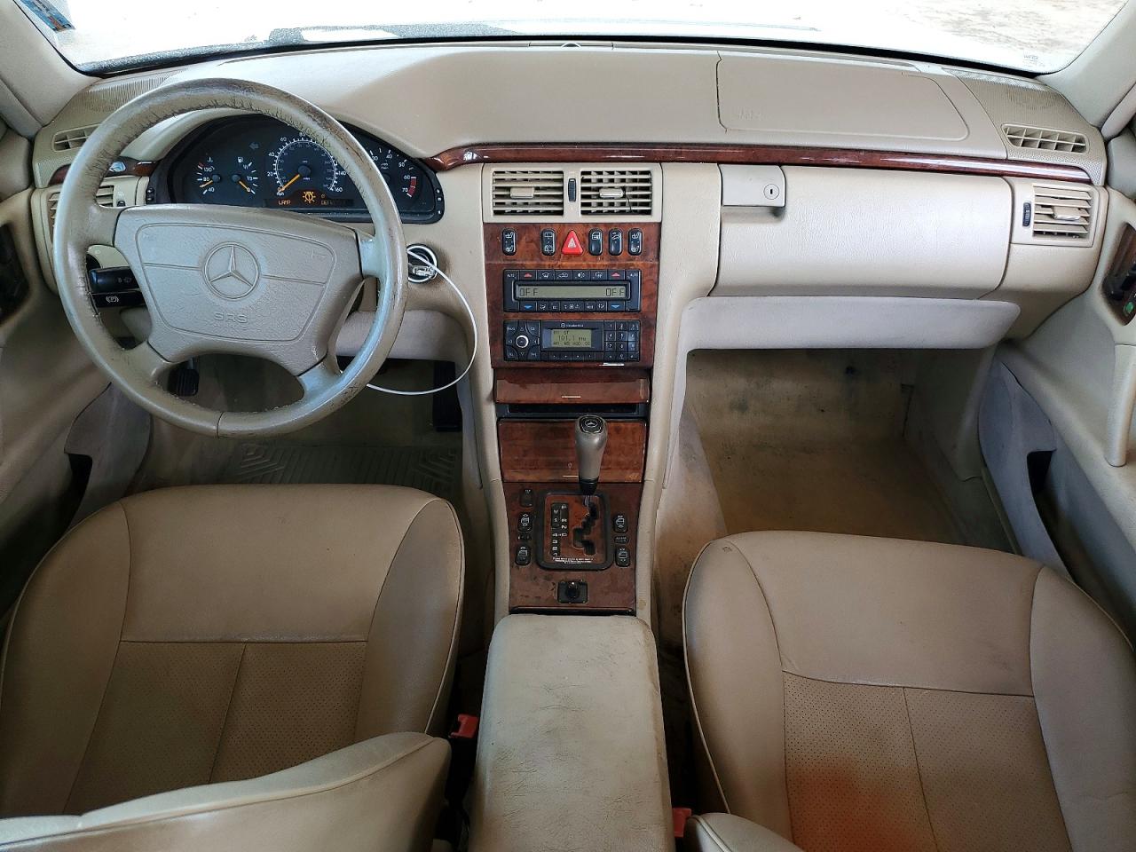 1999 Mercedes-benz E 320 4matic Gold vin: WDBJH82F8XX026830