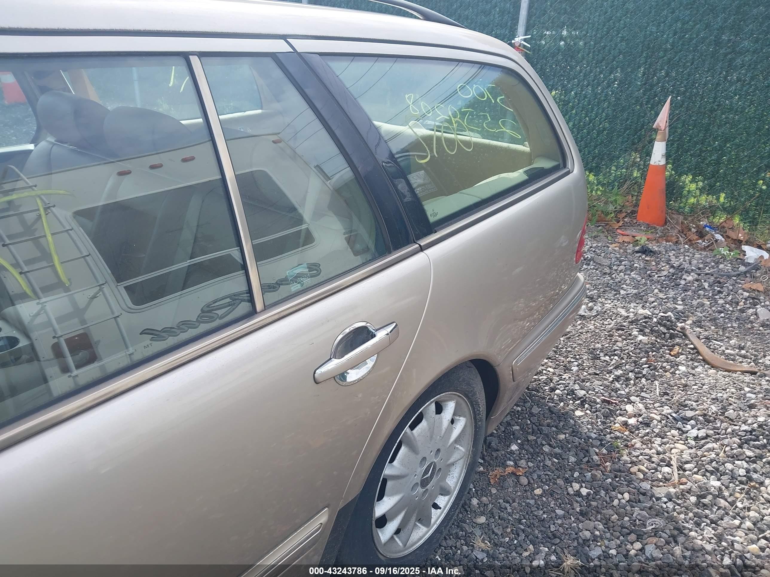 2002 Mercedes-benz E 320 4m Gold vin: WDBJH82J22X070786