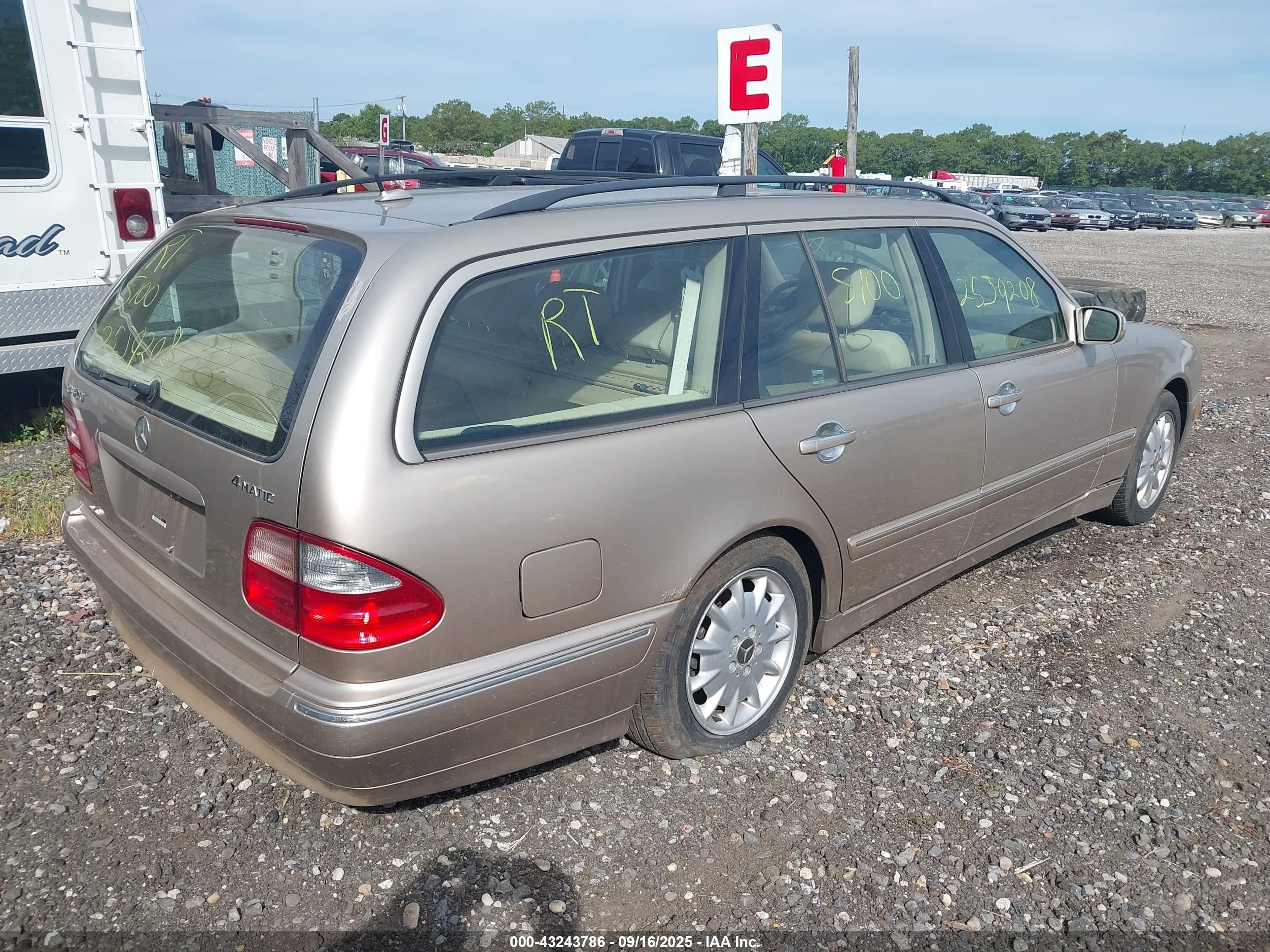 2002 Mercedes-benz E 320 4m Gold vin: WDBJH82J22X070786