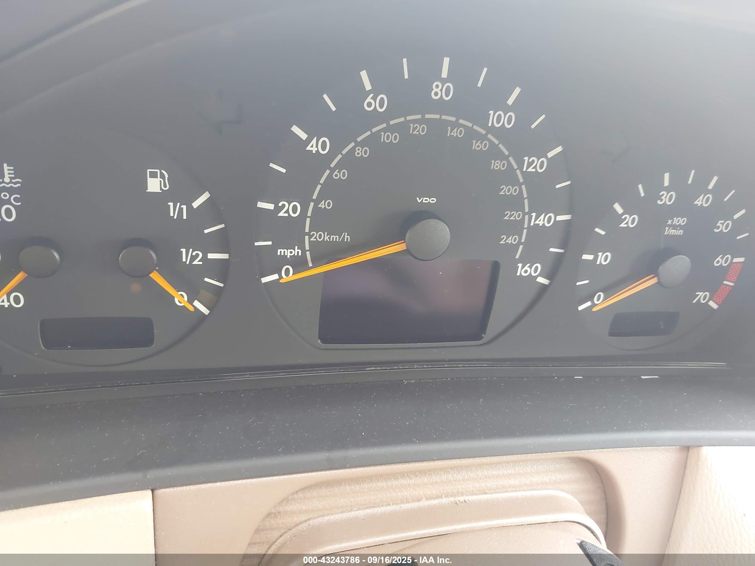 2002 Mercedes-benz E 320 4m Gold vin: WDBJH82J22X070786