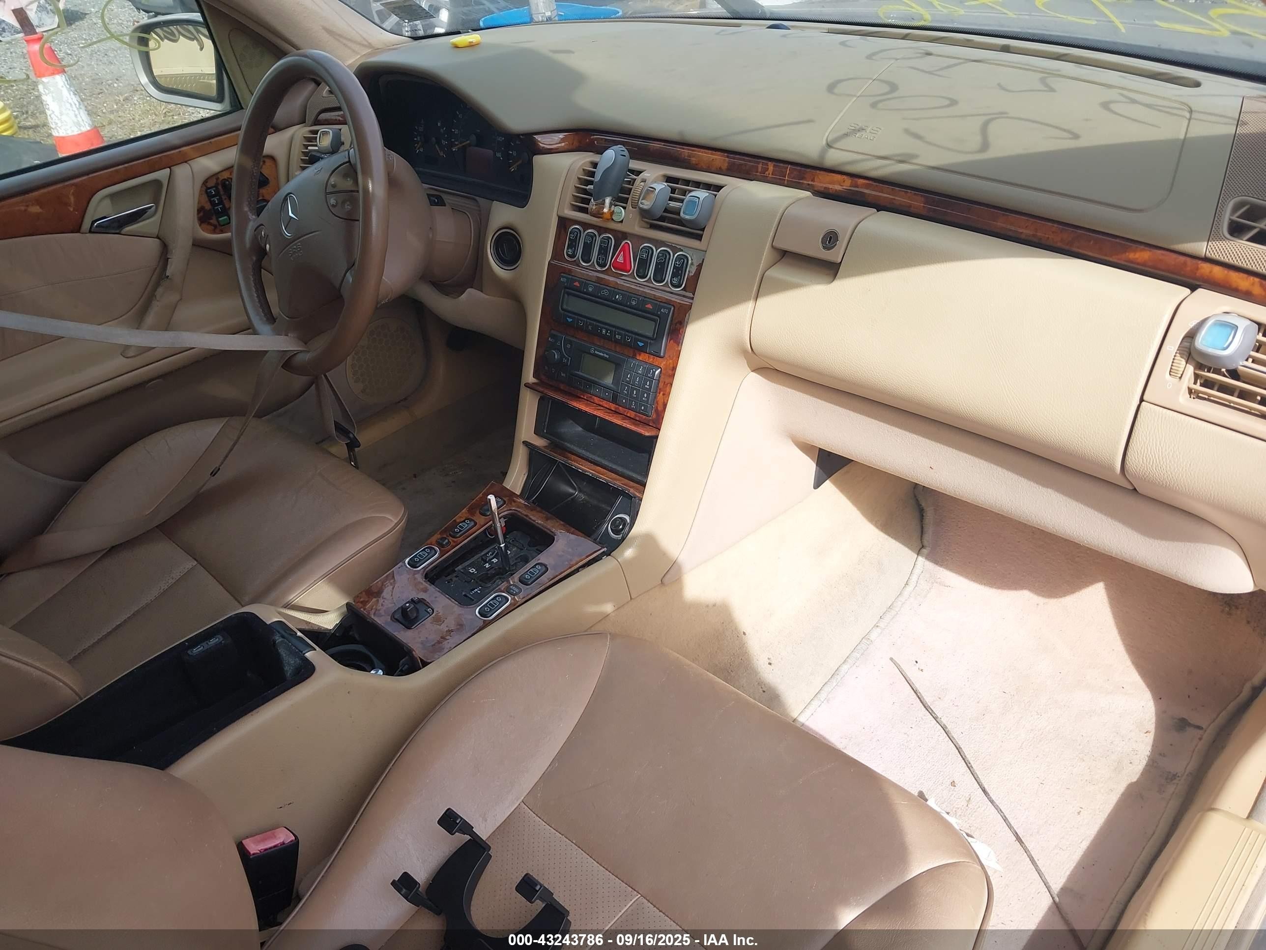 2002 Mercedes-benz E 320 4m Gold vin: WDBJH82J22X070786