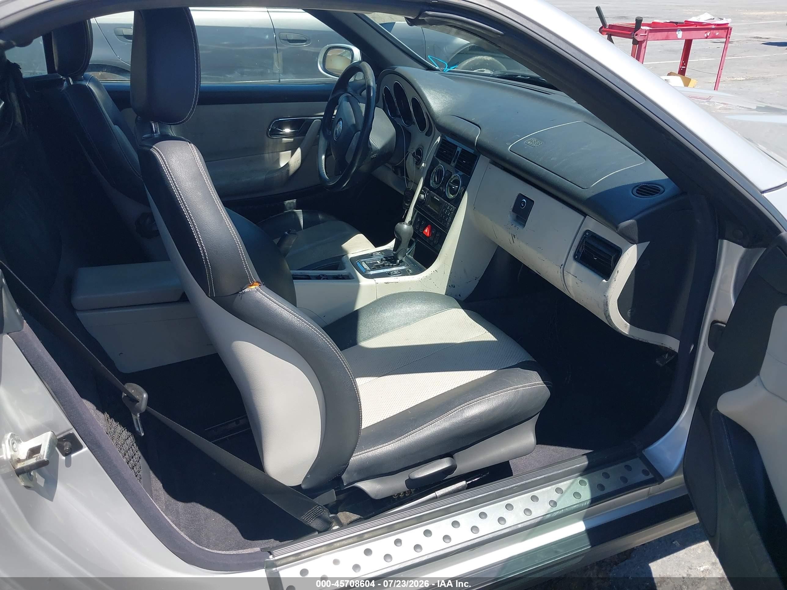1999 Mercedes-benz Slk 230 Kompressor Silver vin: WDBKK47F0XF129155