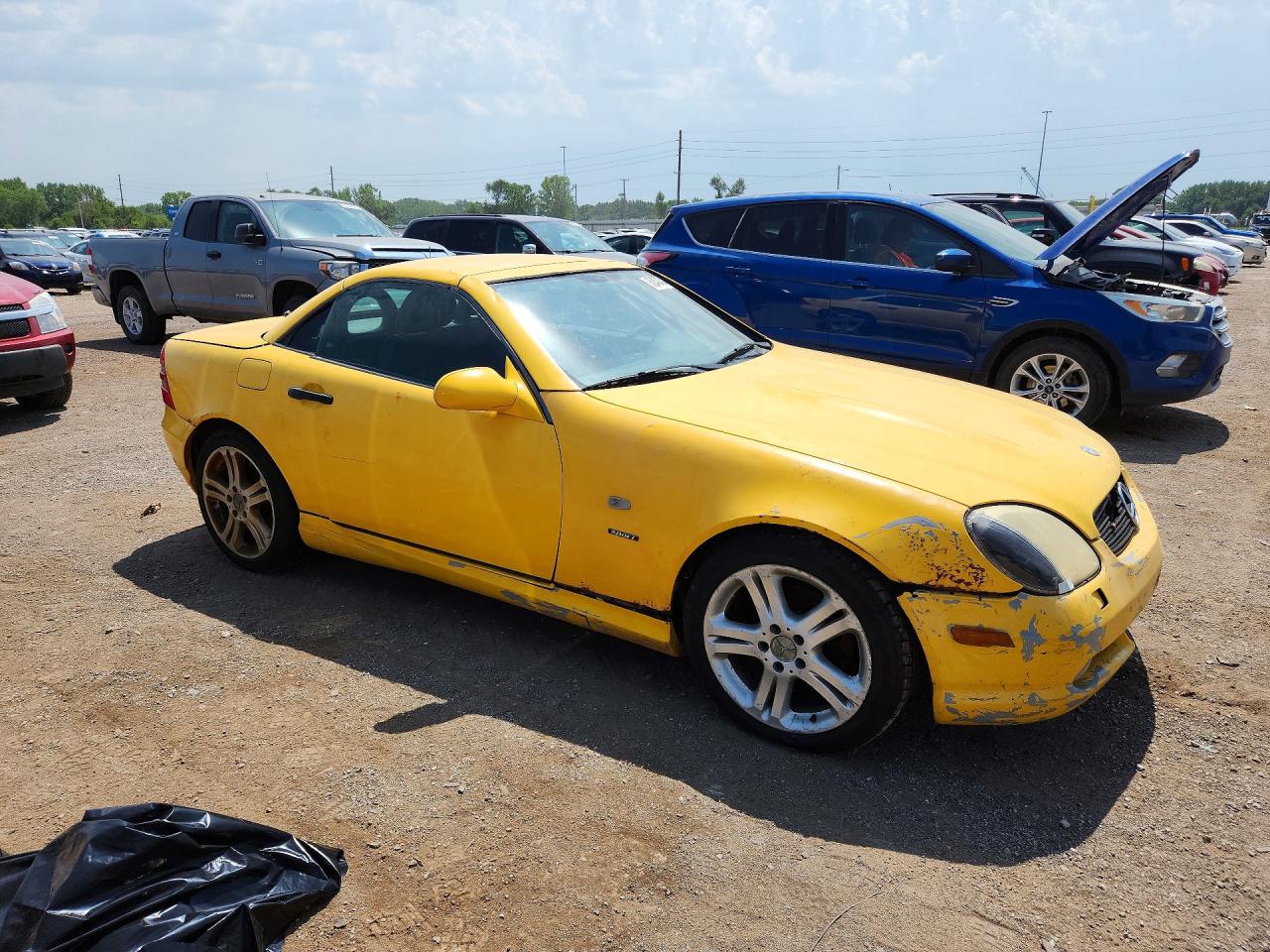 2000 Mercedes-benz Slk 230 Kompressor Yellow vin: WDBKK47F0YF161962