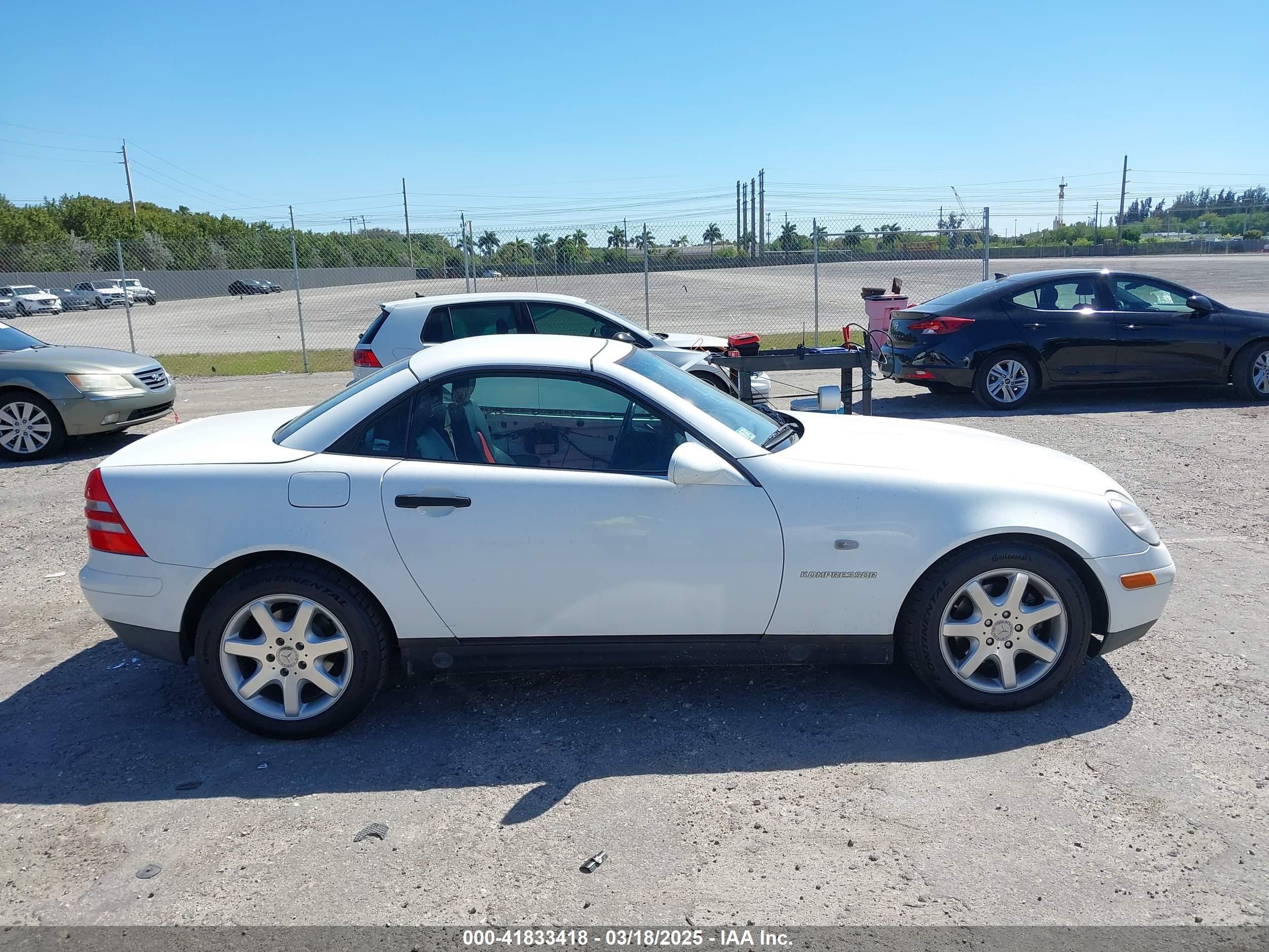 1998 Mercedes-benz Slk 230   White vin: WDBKK47F1WF012344