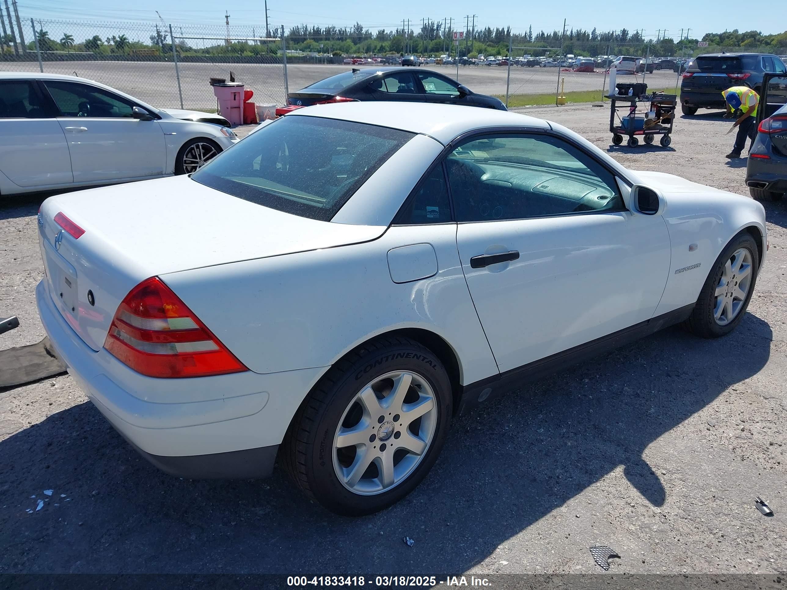 1998 Mercedes-benz Slk 230   White vin: WDBKK47F1WF012344