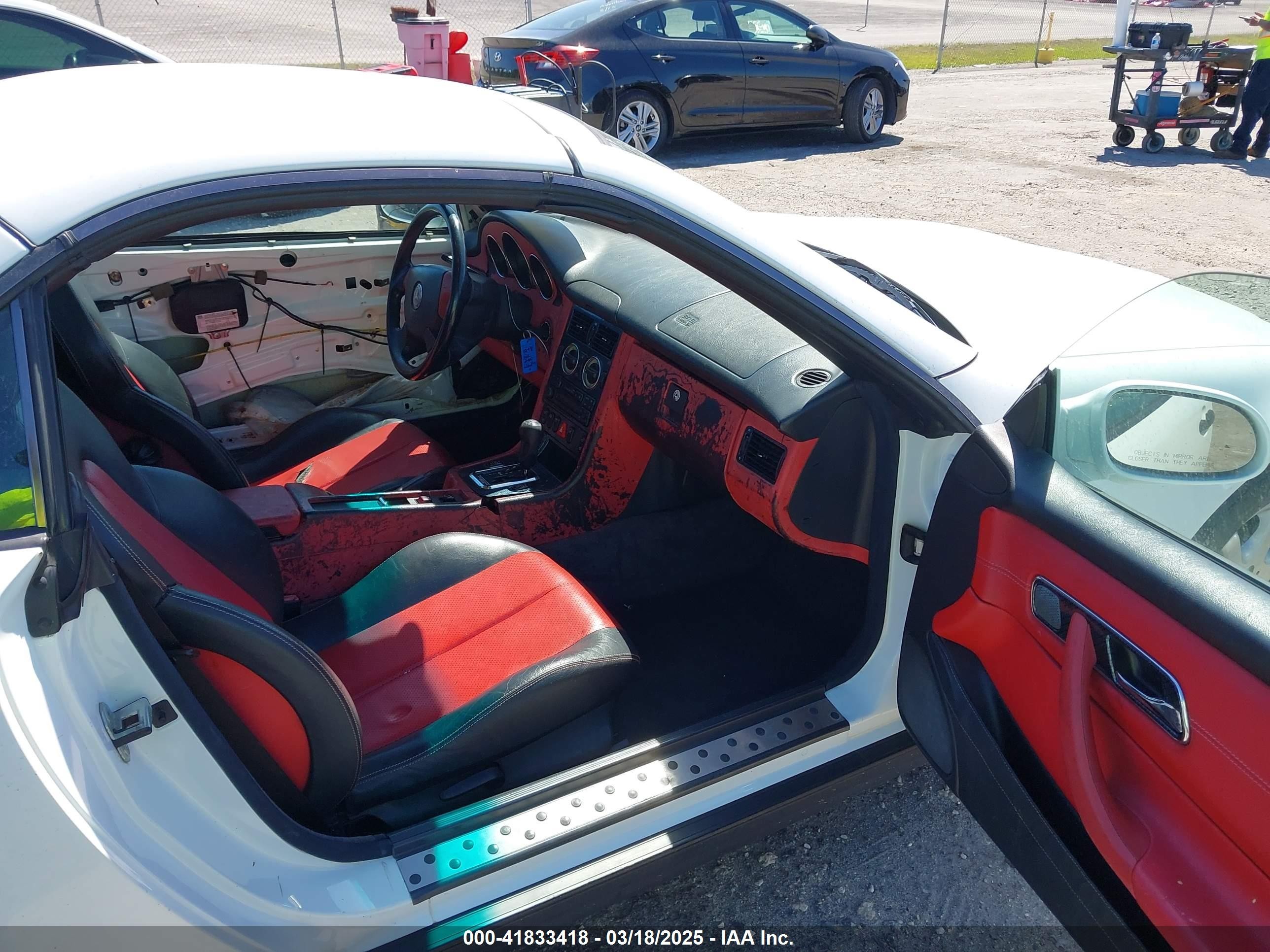 1998 Mercedes-benz Slk 230   White vin: WDBKK47F1WF012344