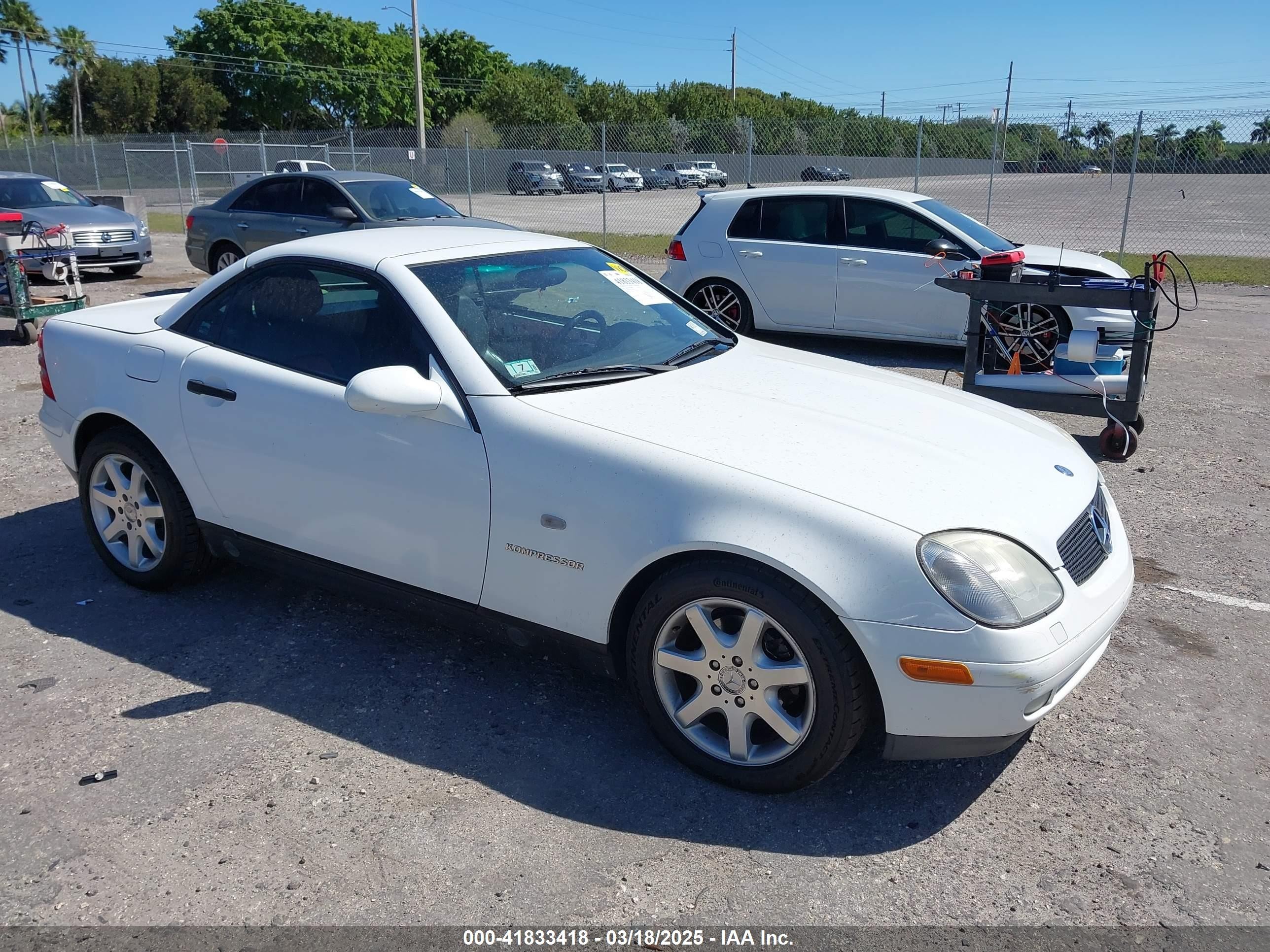 1998 Mercedes-benz Slk 230   Белый vin: WDBKK47F1WF012344