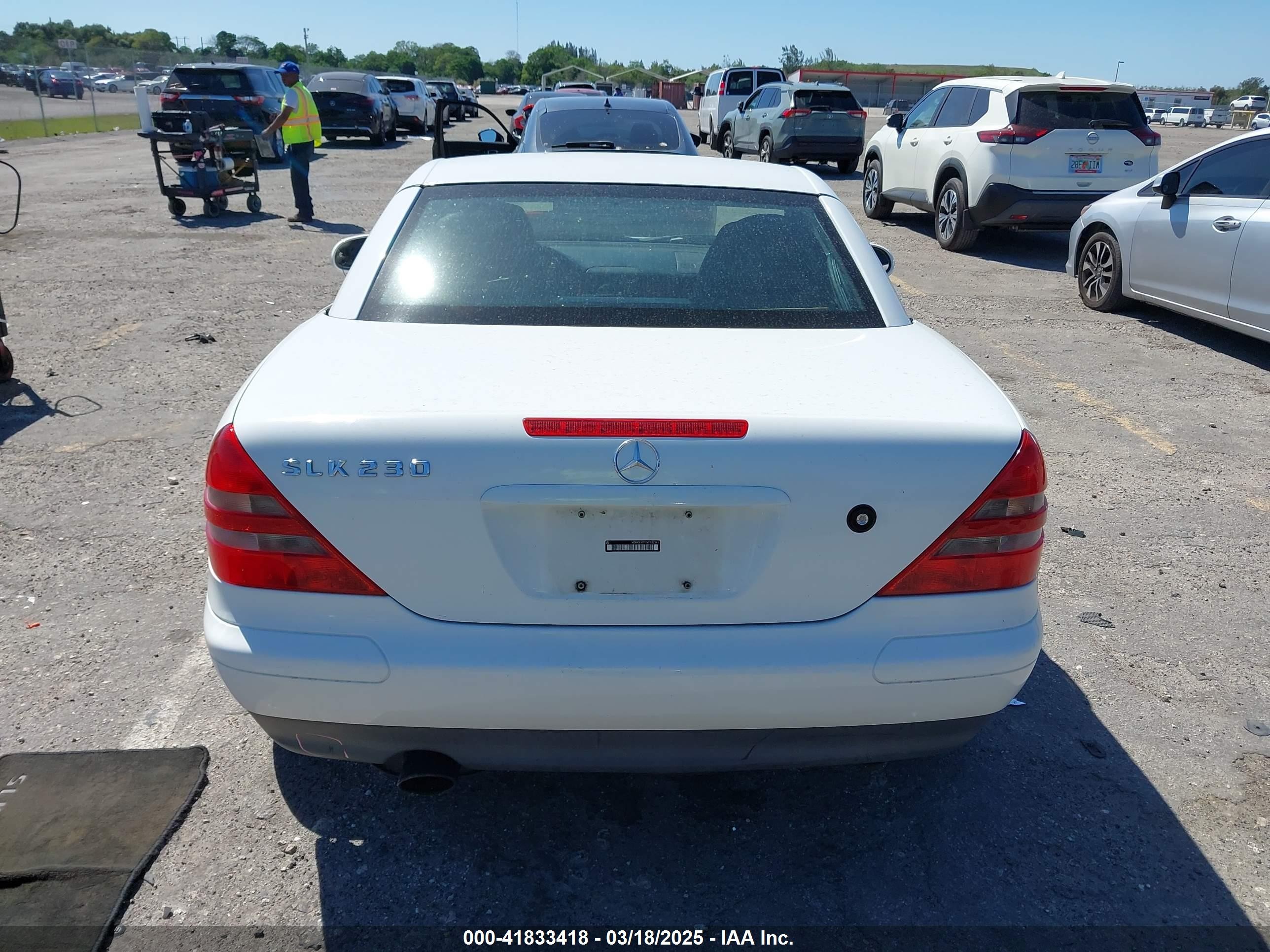 1998 Mercedes-benz Slk 230   White vin: WDBKK47F1WF012344