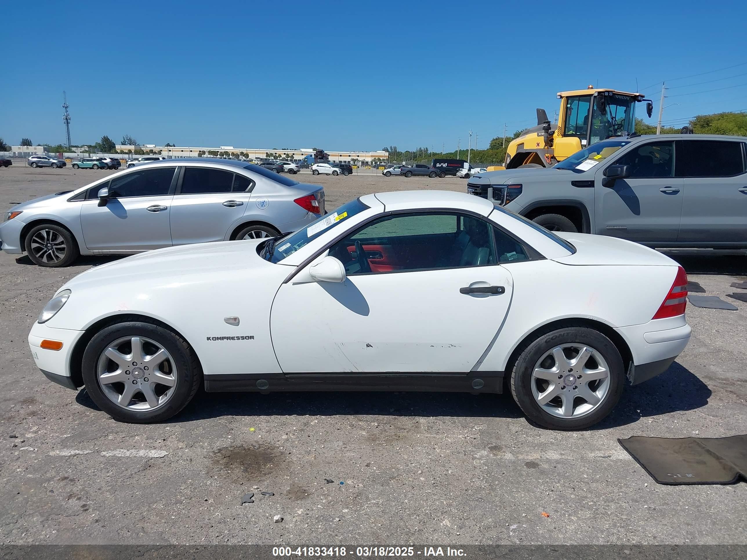 1998 Mercedes-benz Slk 230   White vin: WDBKK47F1WF012344