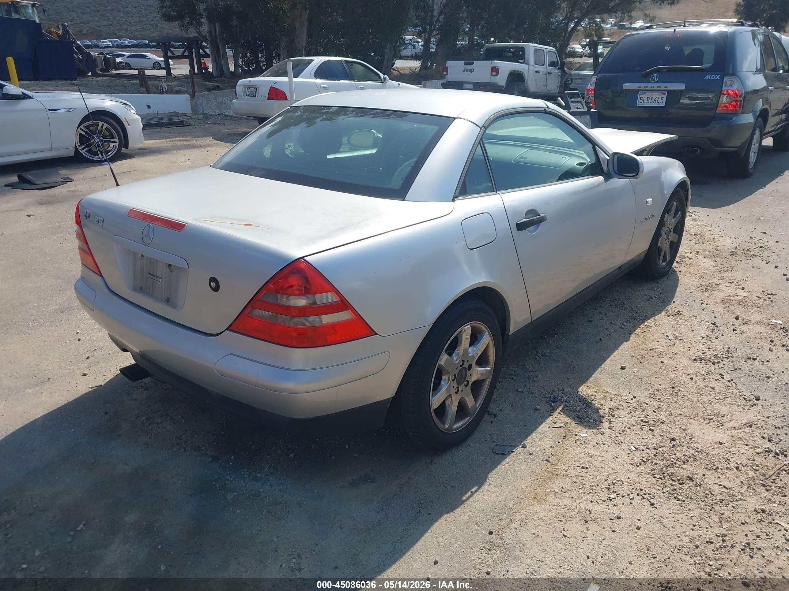 1998 Mercedes-benz Slk 230   Silver vin: WDBKK47F1WF069353