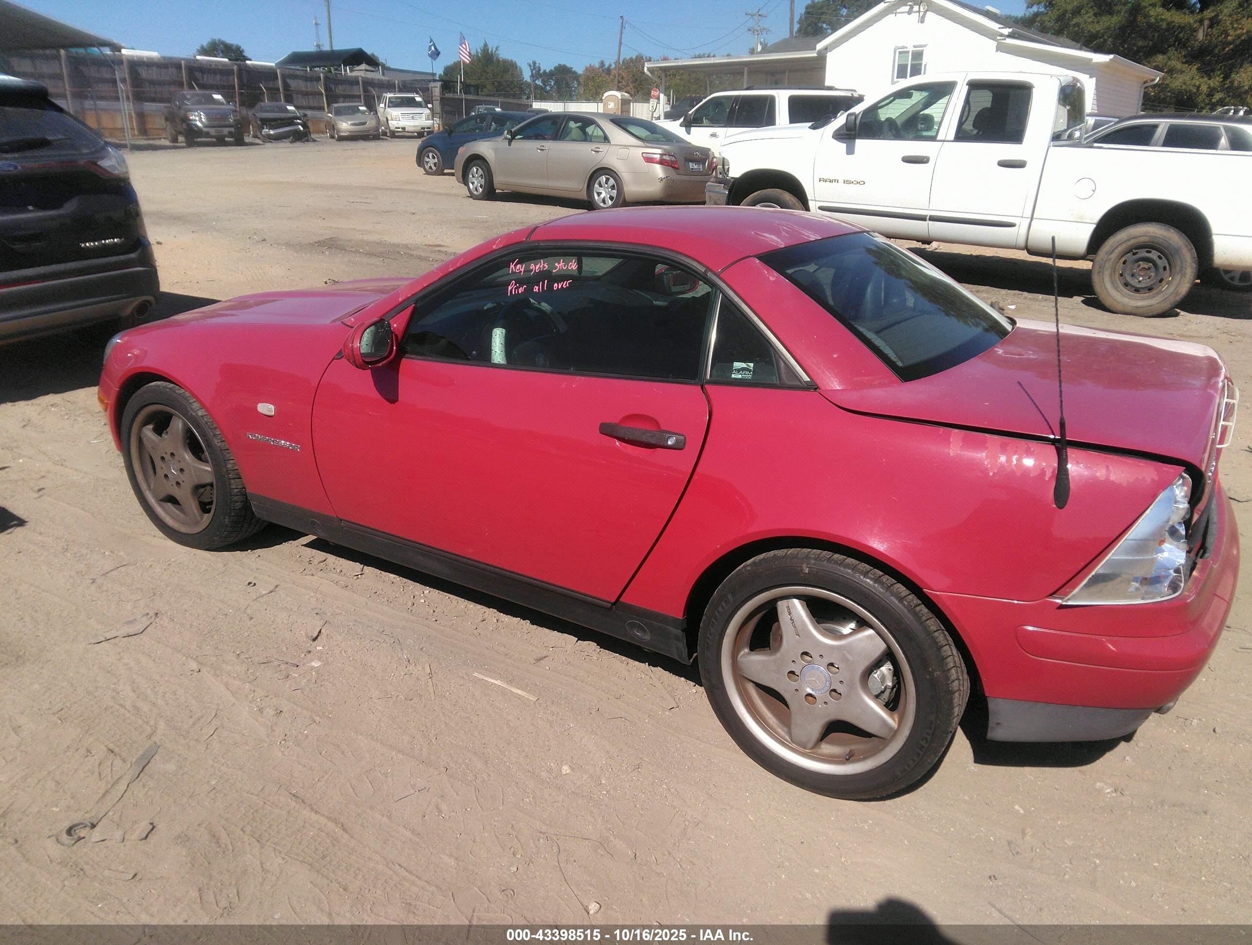 1998 Mercedes-benz Slk 230   Red vin: WDBKK47F1WF078666