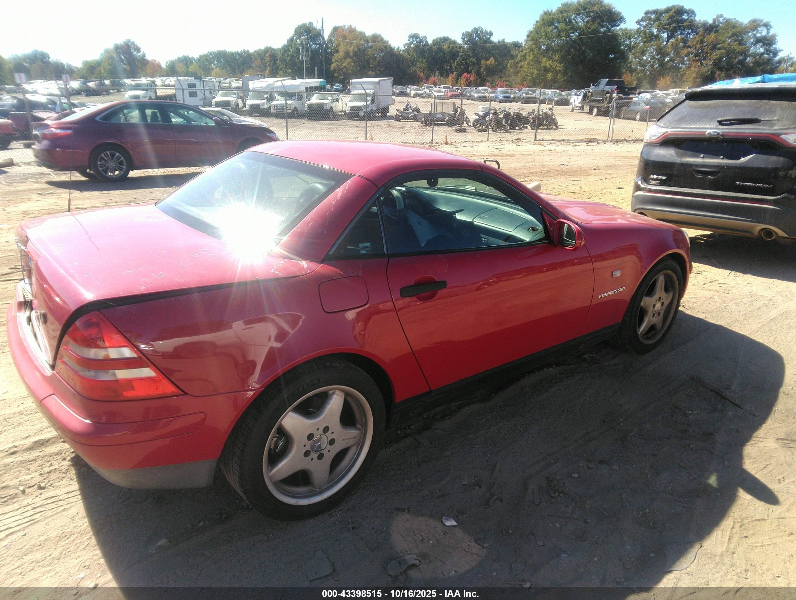 1998 Mercedes-benz Slk 230   Red vin: WDBKK47F1WF078666