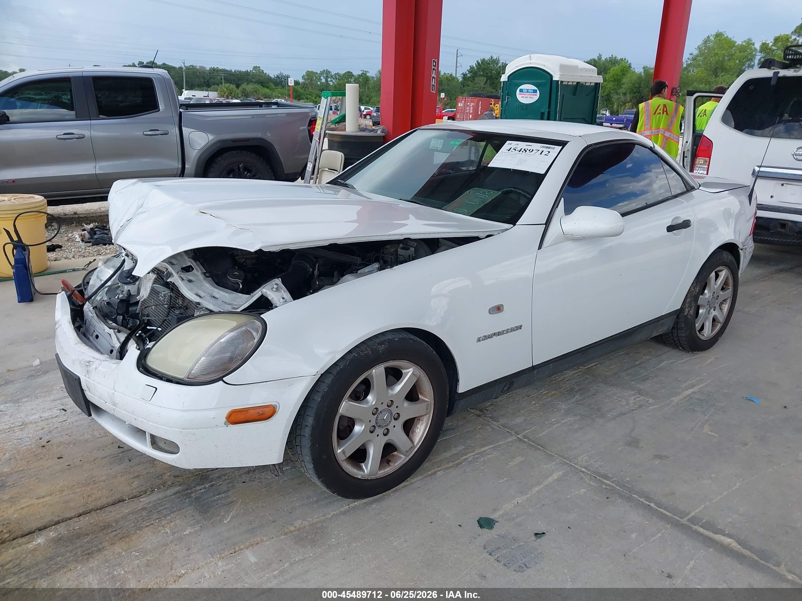 1999 Mercedes-benz Slk 230 Kompressor White vin: WDBKK47F1XF131125