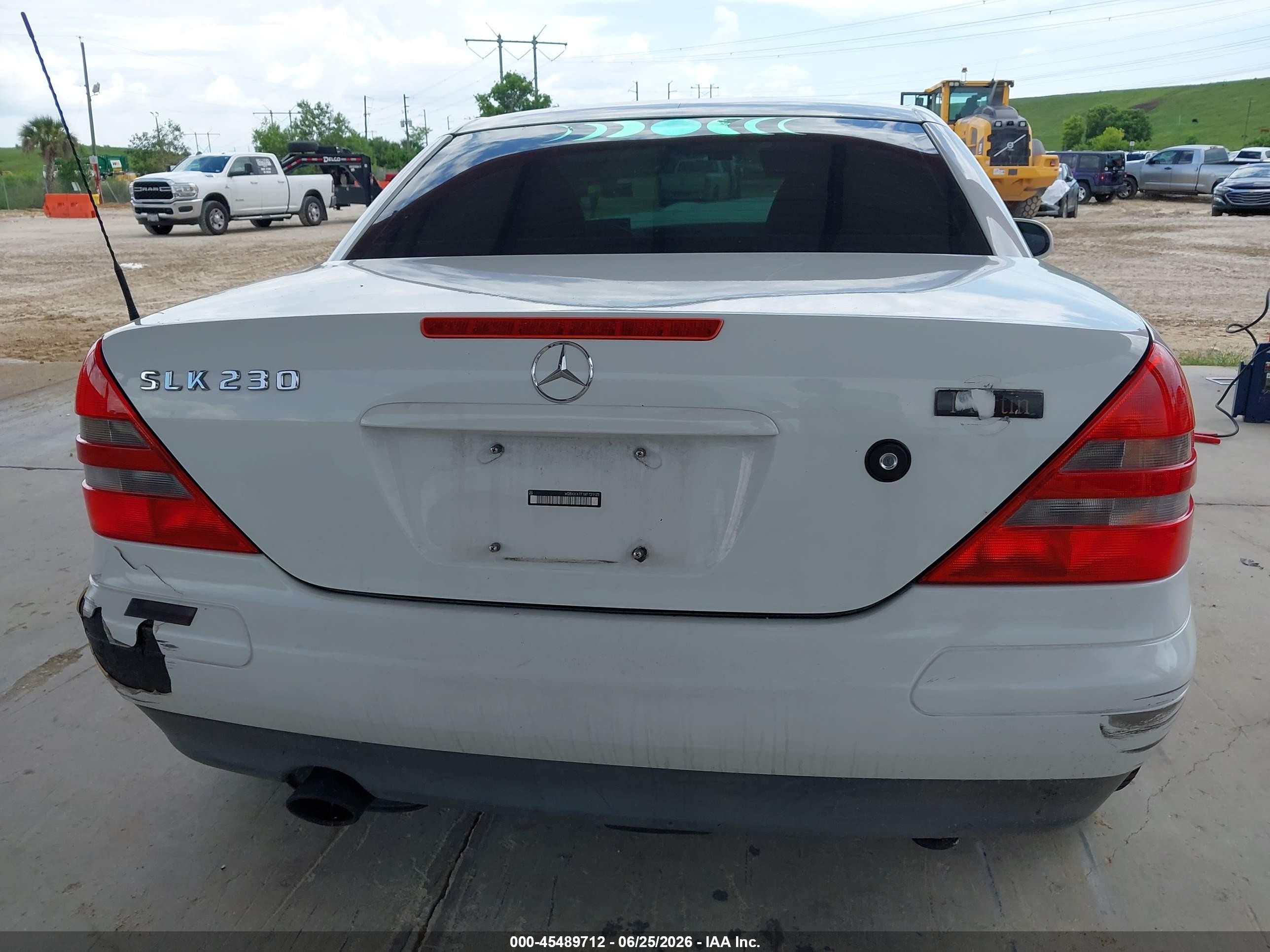 1999 Mercedes-benz Slk 230 Kompressor White vin: WDBKK47F1XF131125