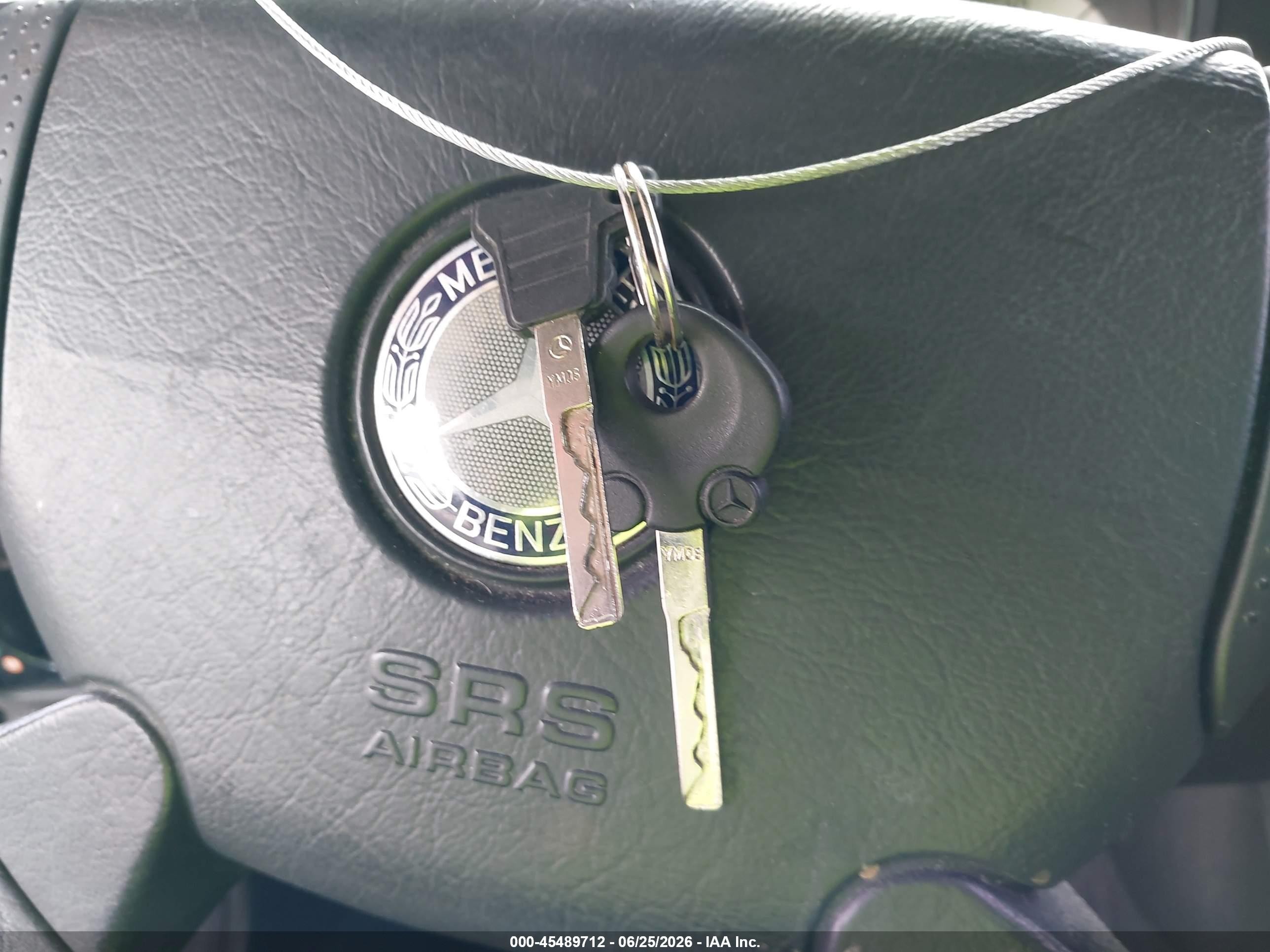 1999 Mercedes-benz Slk 230 Kompressor White vin: WDBKK47F1XF131125