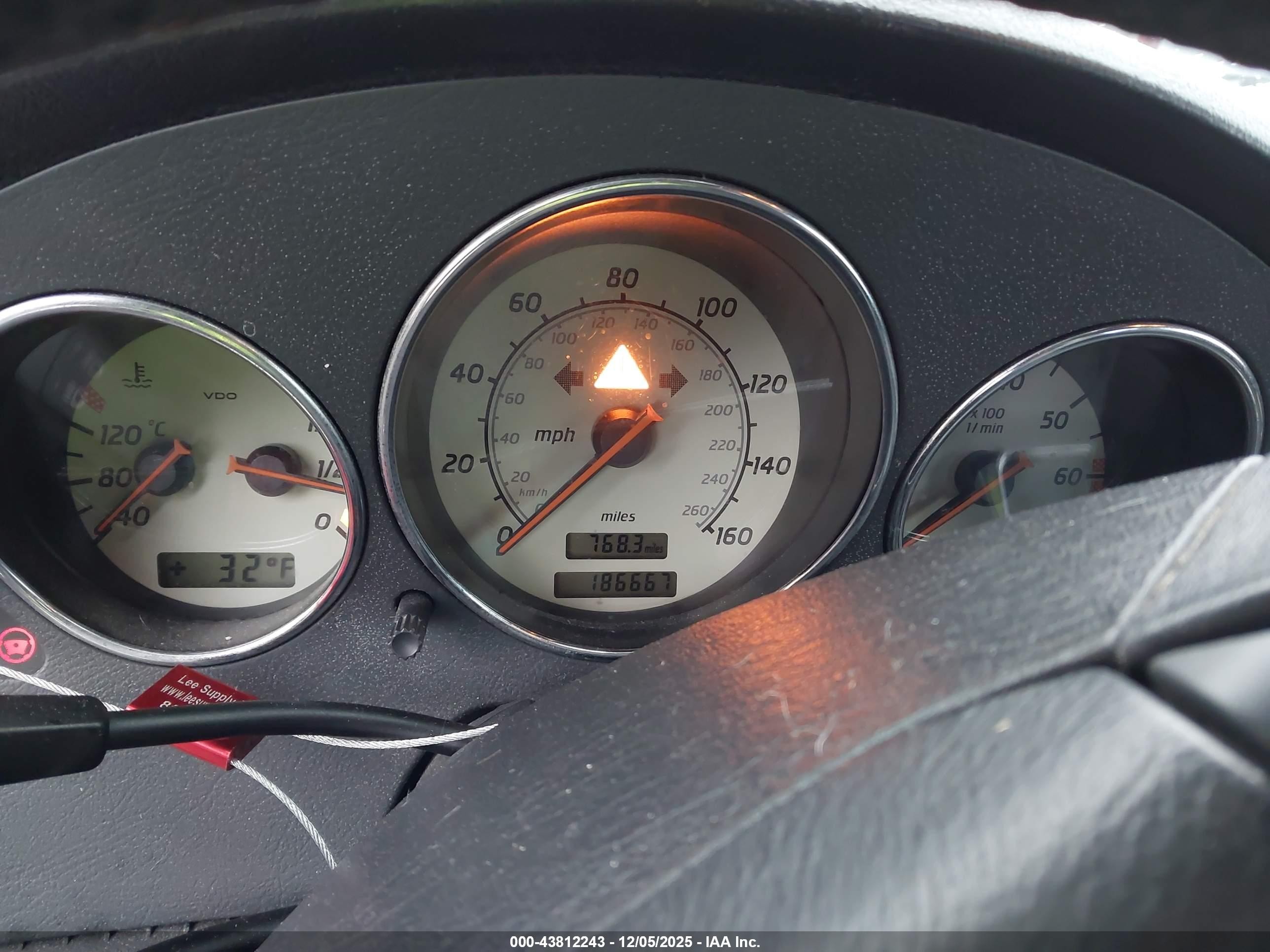 2000 Mercedes-benz Slk 230 Kompressor Silver vin: WDBKK47F1YF160173