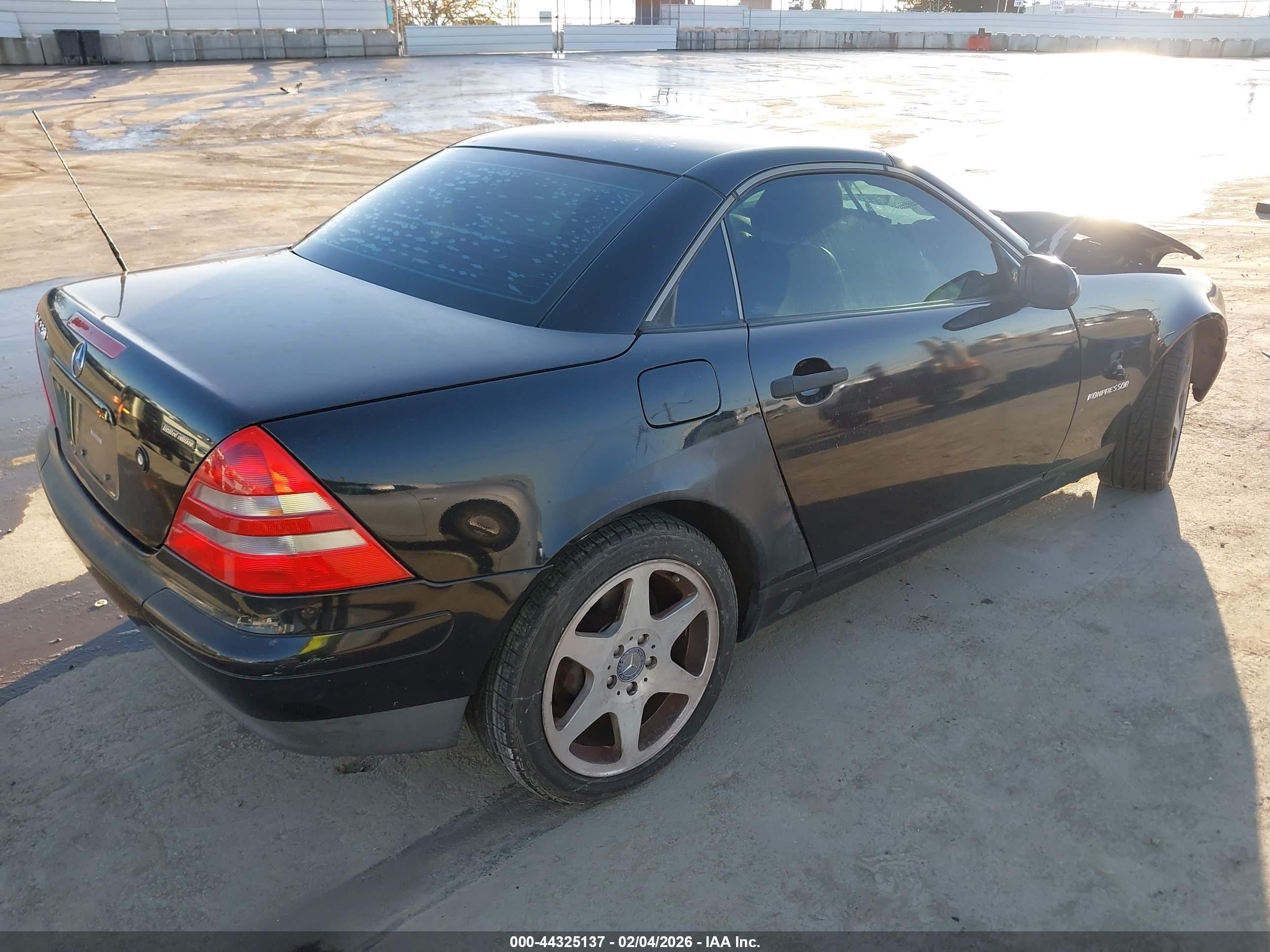 2000 Mercedes-benz Slk 230 Kompressor Black vin: WDBKK47F1YF168337