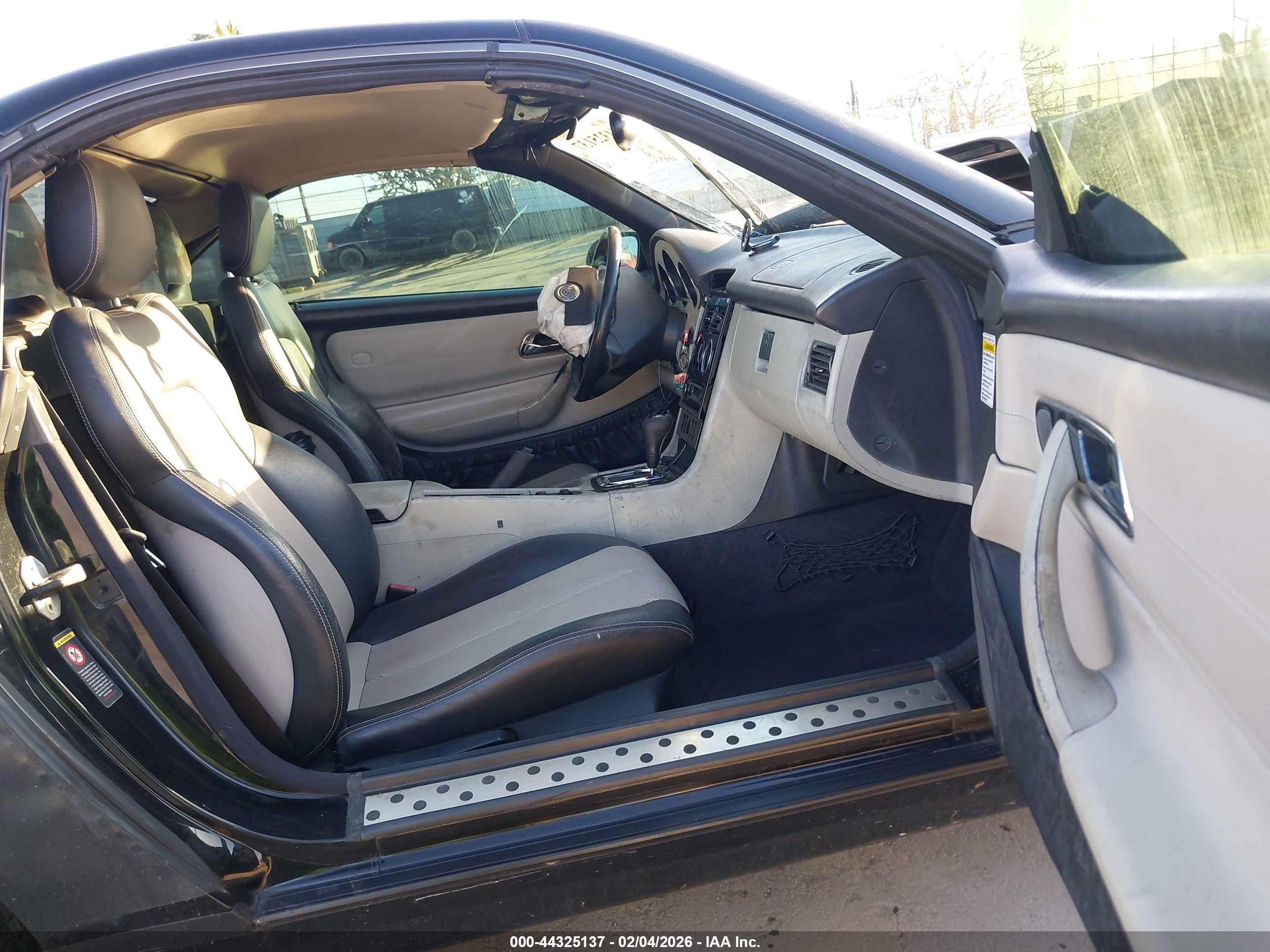 2000 Mercedes-benz Slk 230 Kompressor Black vin: WDBKK47F1YF168337