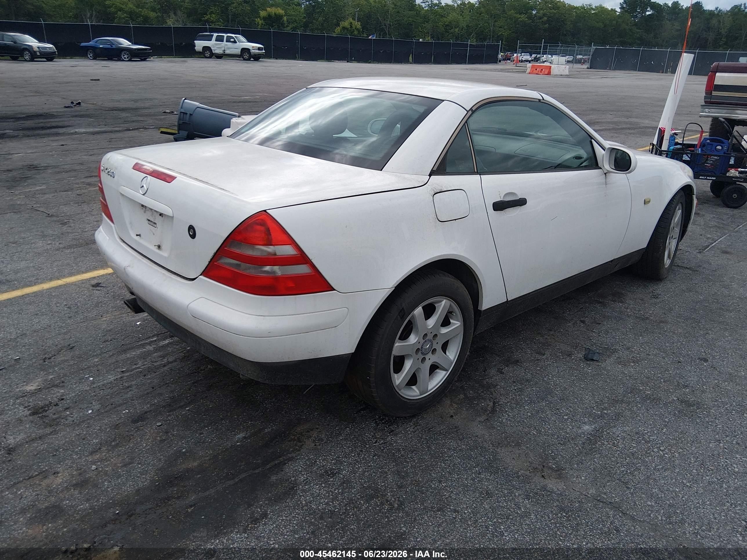 1998 Mercedes-benz Slk 230   White vin: WDBKK47F2WF065604