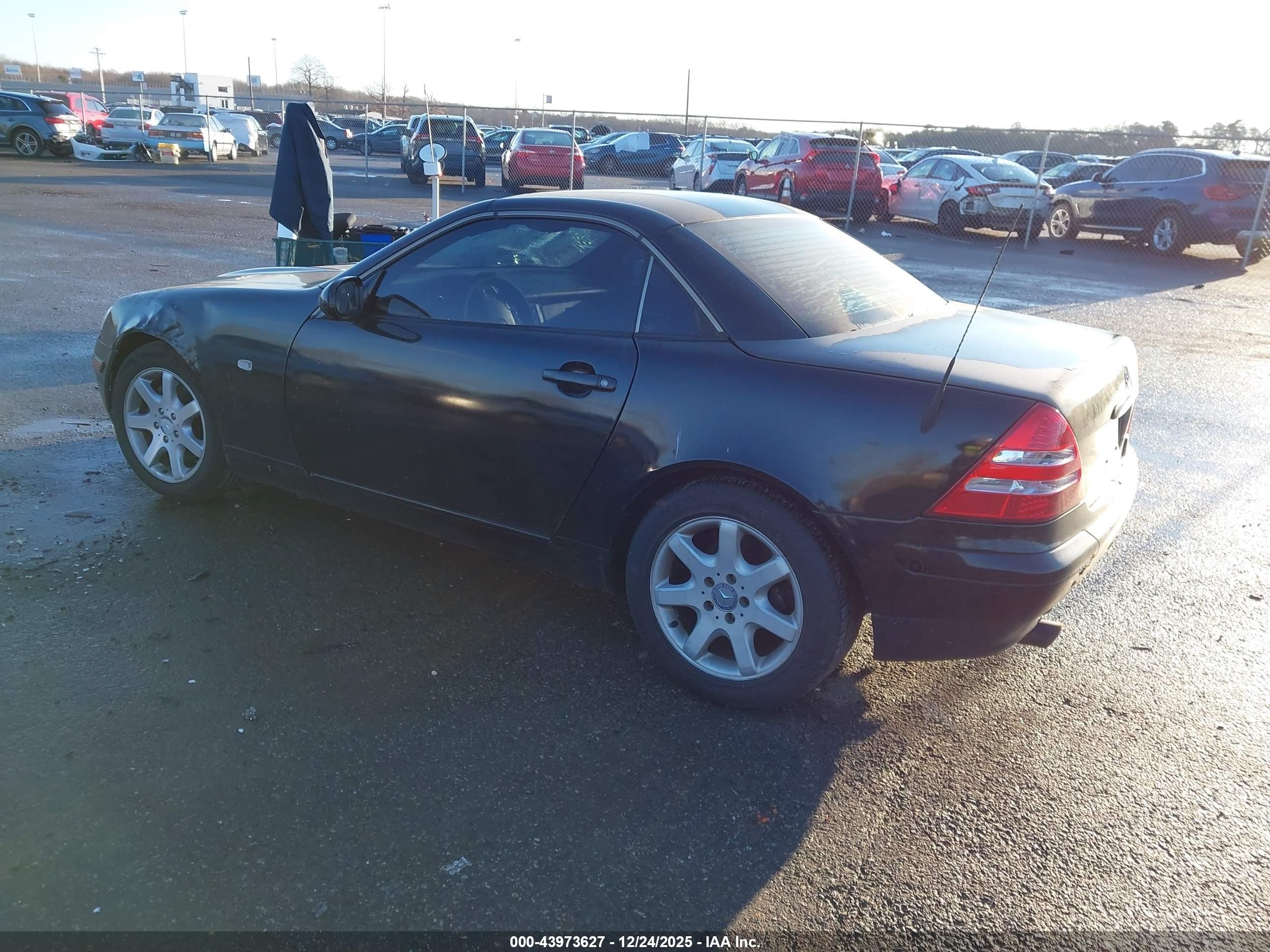 2000 Mercedes-benz Slk 230 Kompressor Black vin: WDBKK47F2YF146217