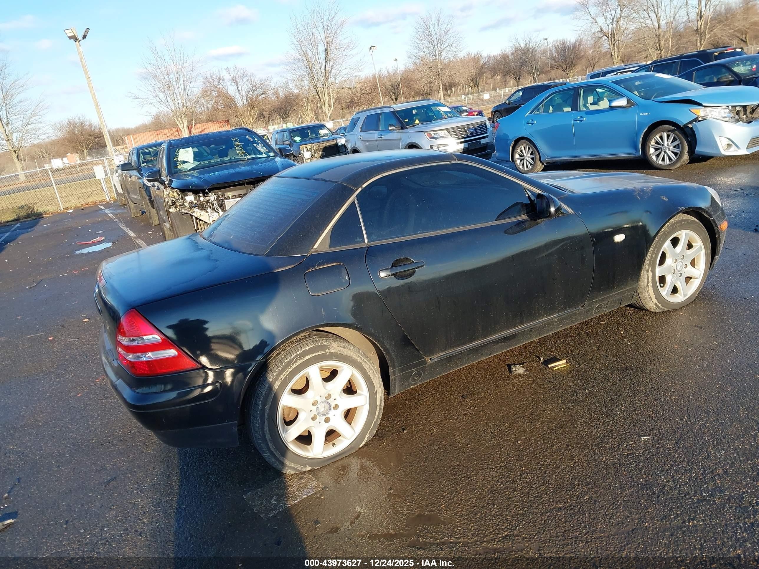 2000 Mercedes-benz Slk 230 Kompressor Black vin: WDBKK47F2YF146217