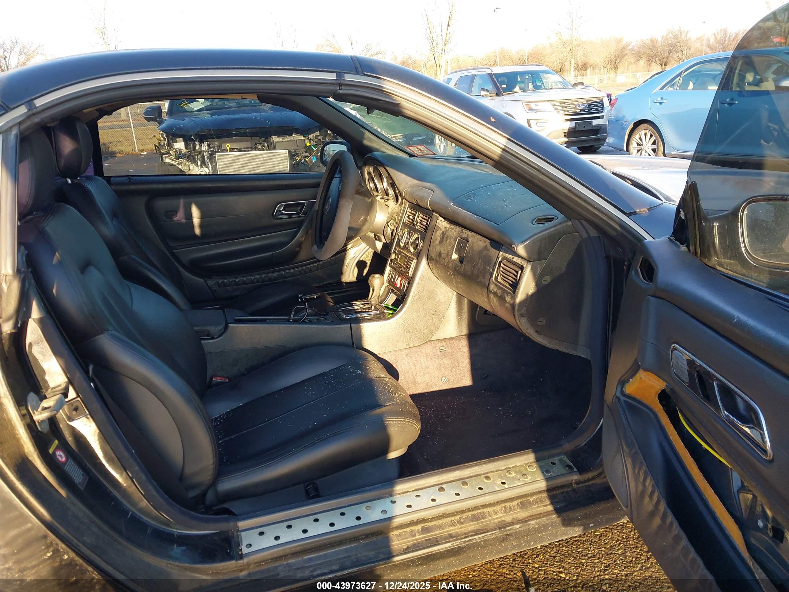 2000 Mercedes-benz Slk 230 Kompressor Black vin: WDBKK47F2YF146217