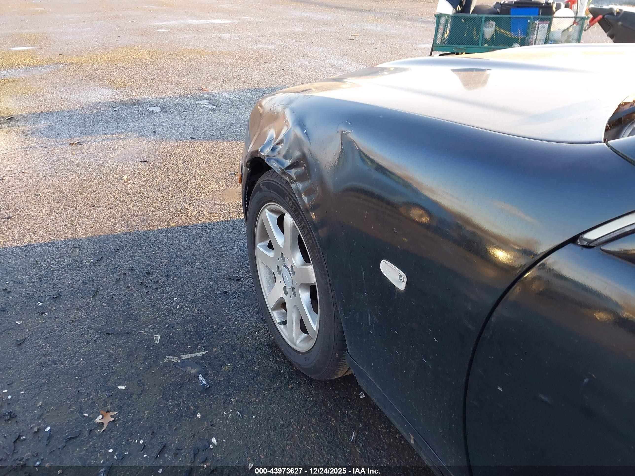 2000 Mercedes-benz Slk 230 Kompressor Black vin: WDBKK47F2YF146217