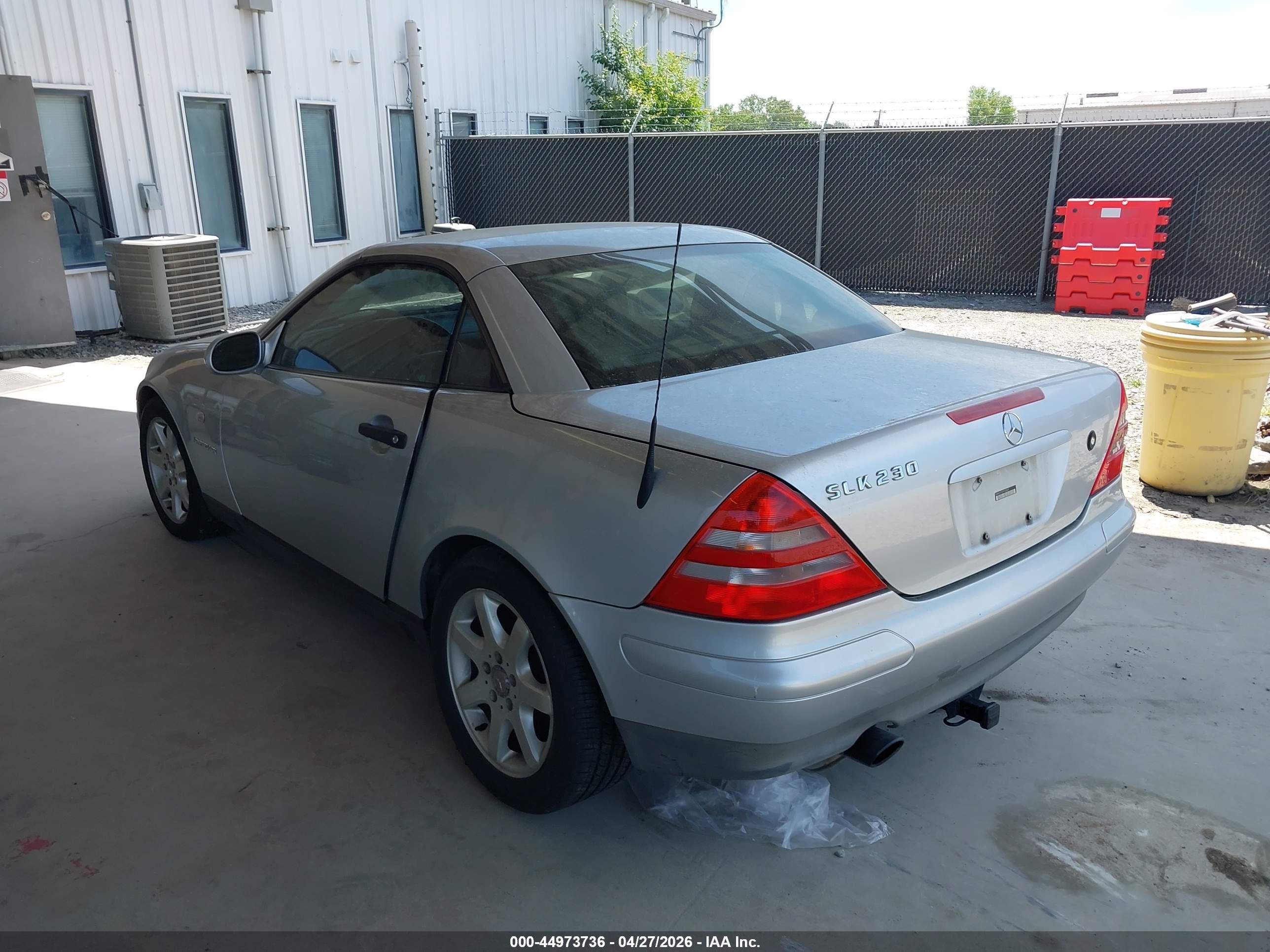 2000 Mercedes-benz Slk 230 Kompressor Серебряный vin: WDBKK47F2YF153829