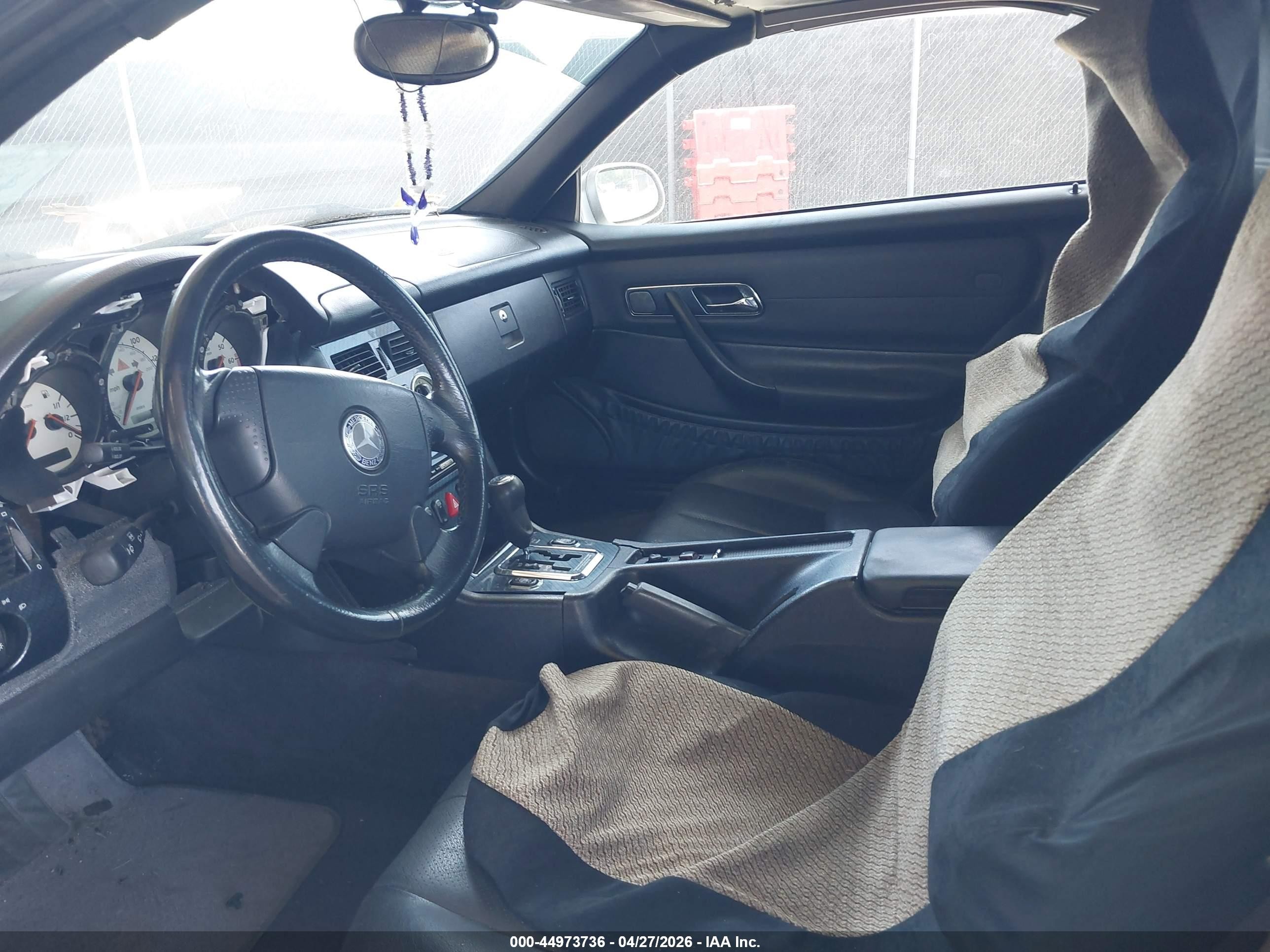 2000 Mercedes-benz Slk 230 Kompressor Серебряный vin: WDBKK47F2YF153829