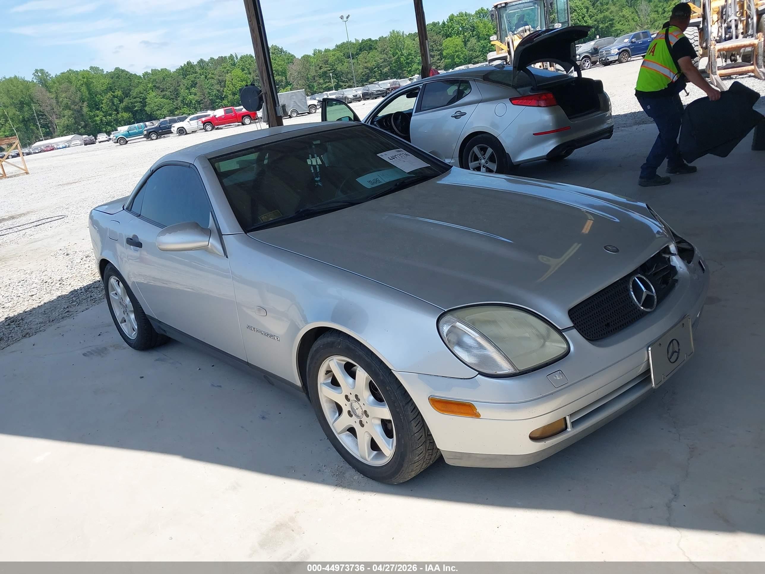 2000 Mercedes-benz Slk 230 Kompressor Silver vin: WDBKK47F2YF153829