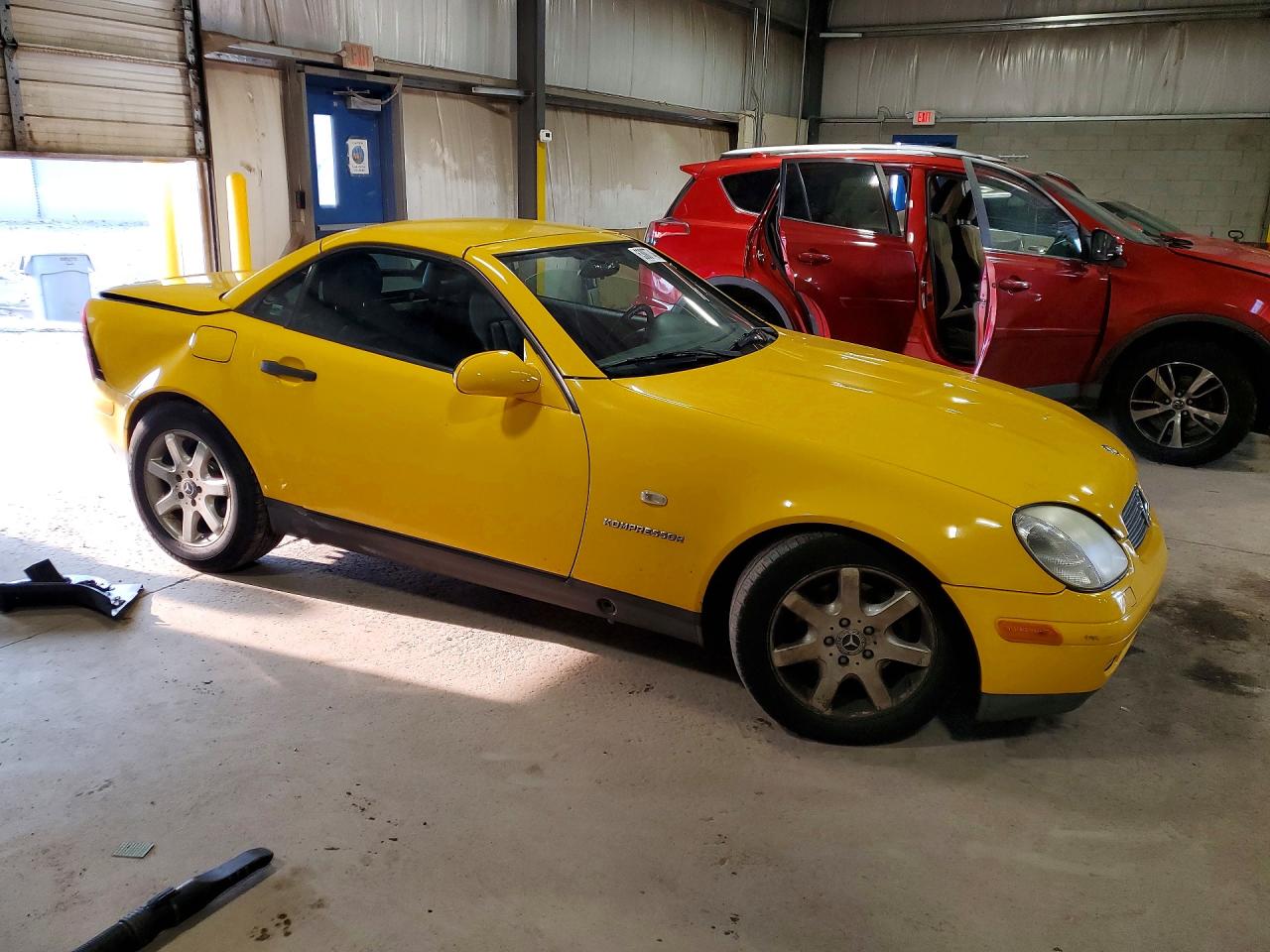1998 Mercedes-benz Slk 230 Kompressor Yellow vin: WDBKK47F3WF028402