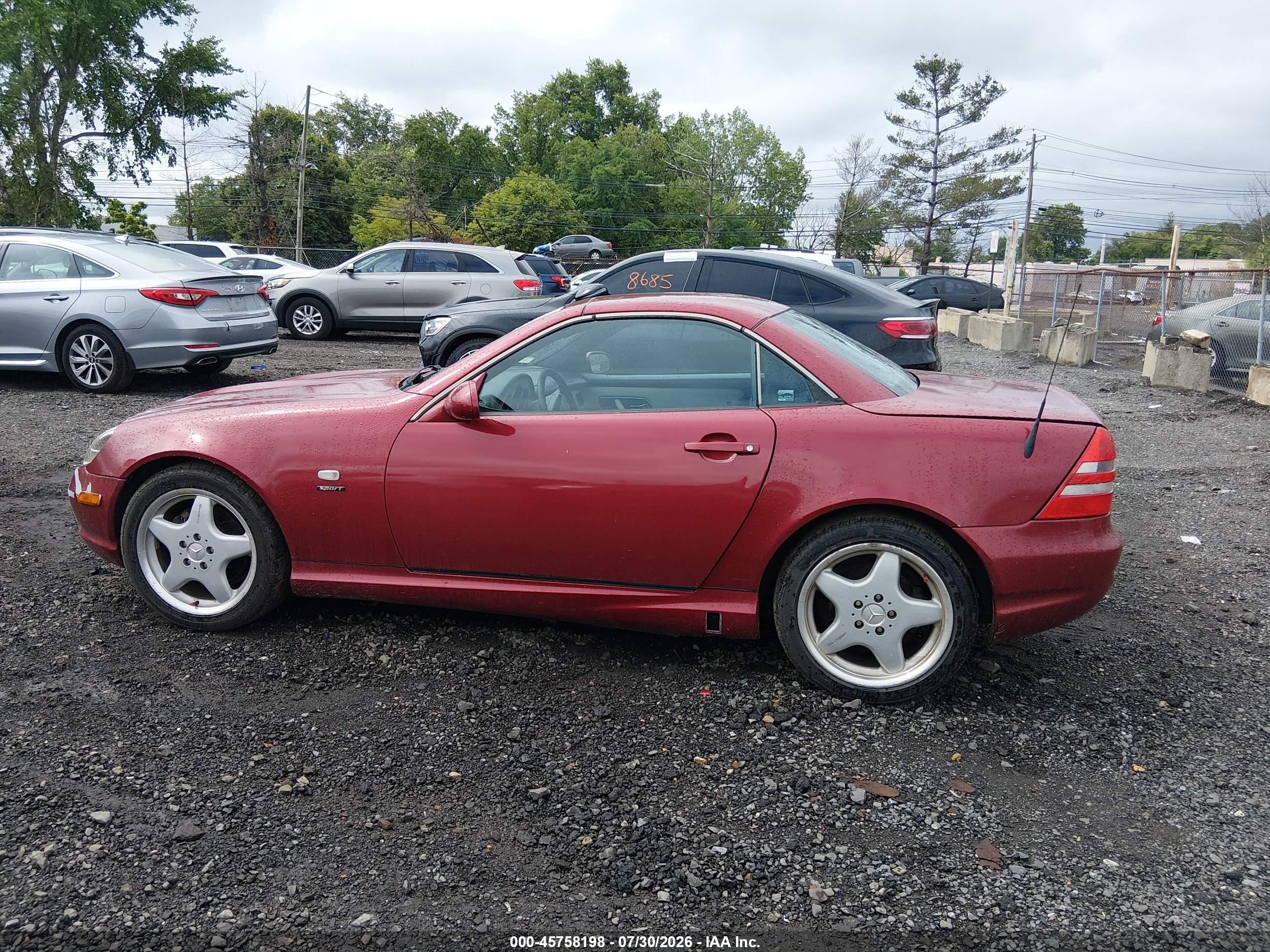 2000 Mercedes-benz Slk 230 Kompressor Red vin: WDBKK47F3YF156383