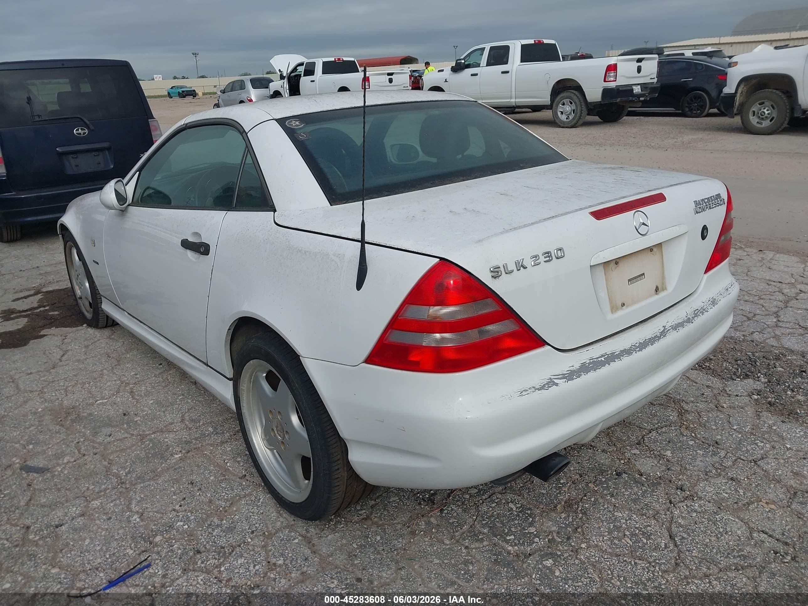 2000 Mercedes-benz Slk 230 Kompressor White vin: WDBKK47F4YF149507