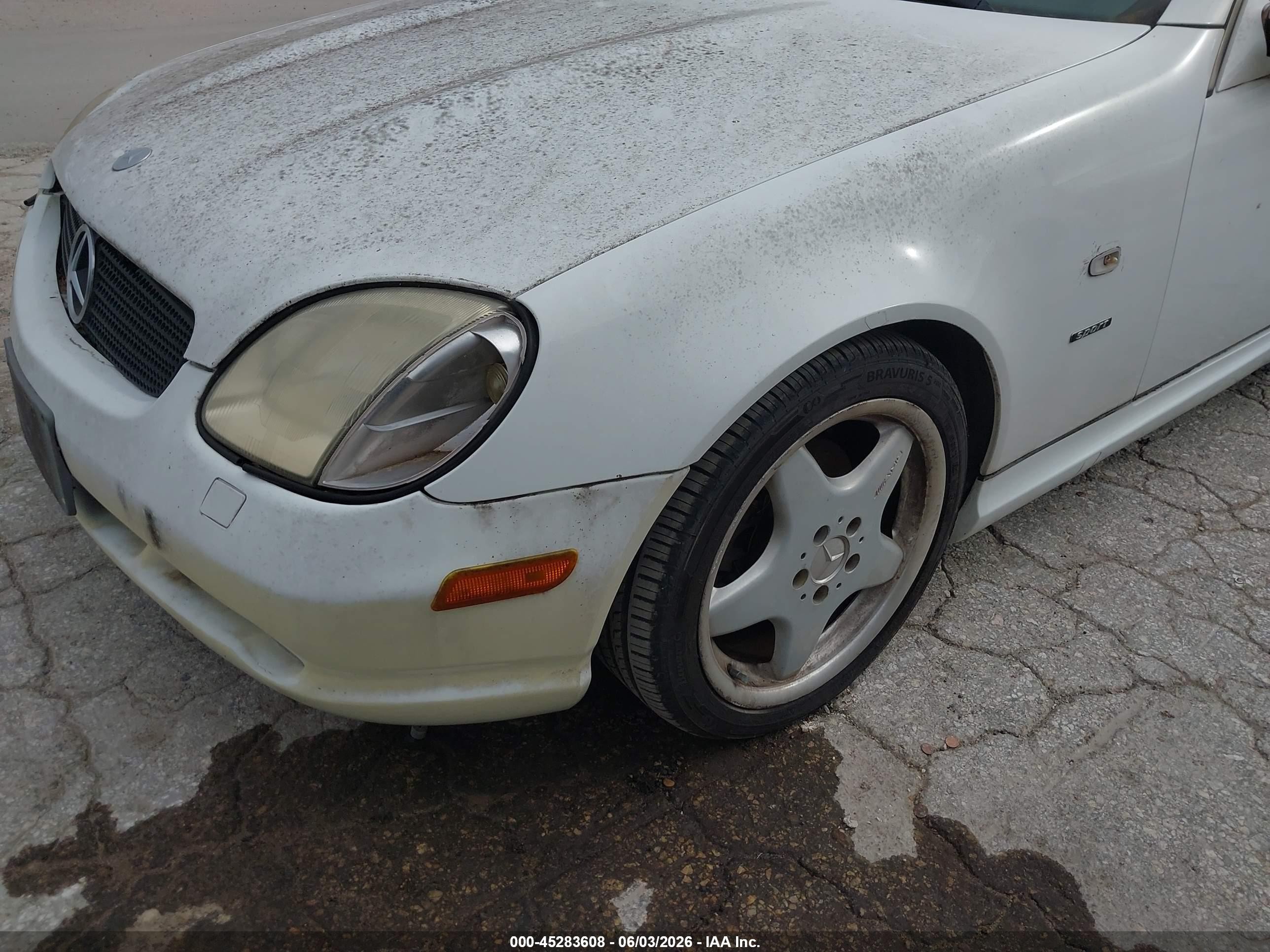 2000 Mercedes-benz Slk 230 Kompressor White vin: WDBKK47F4YF149507