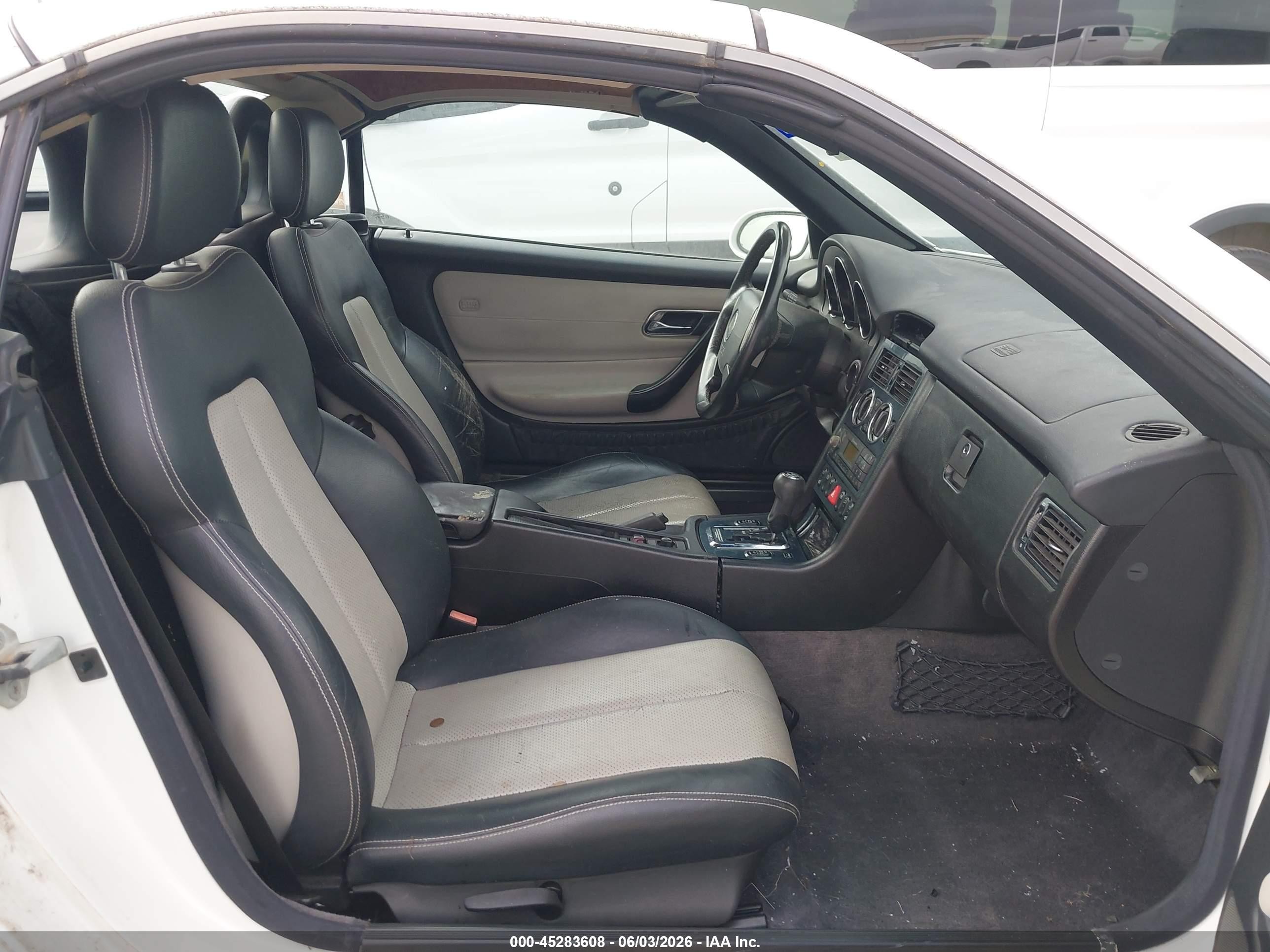 2000 Mercedes-benz Slk 230 Kompressor White vin: WDBKK47F4YF149507