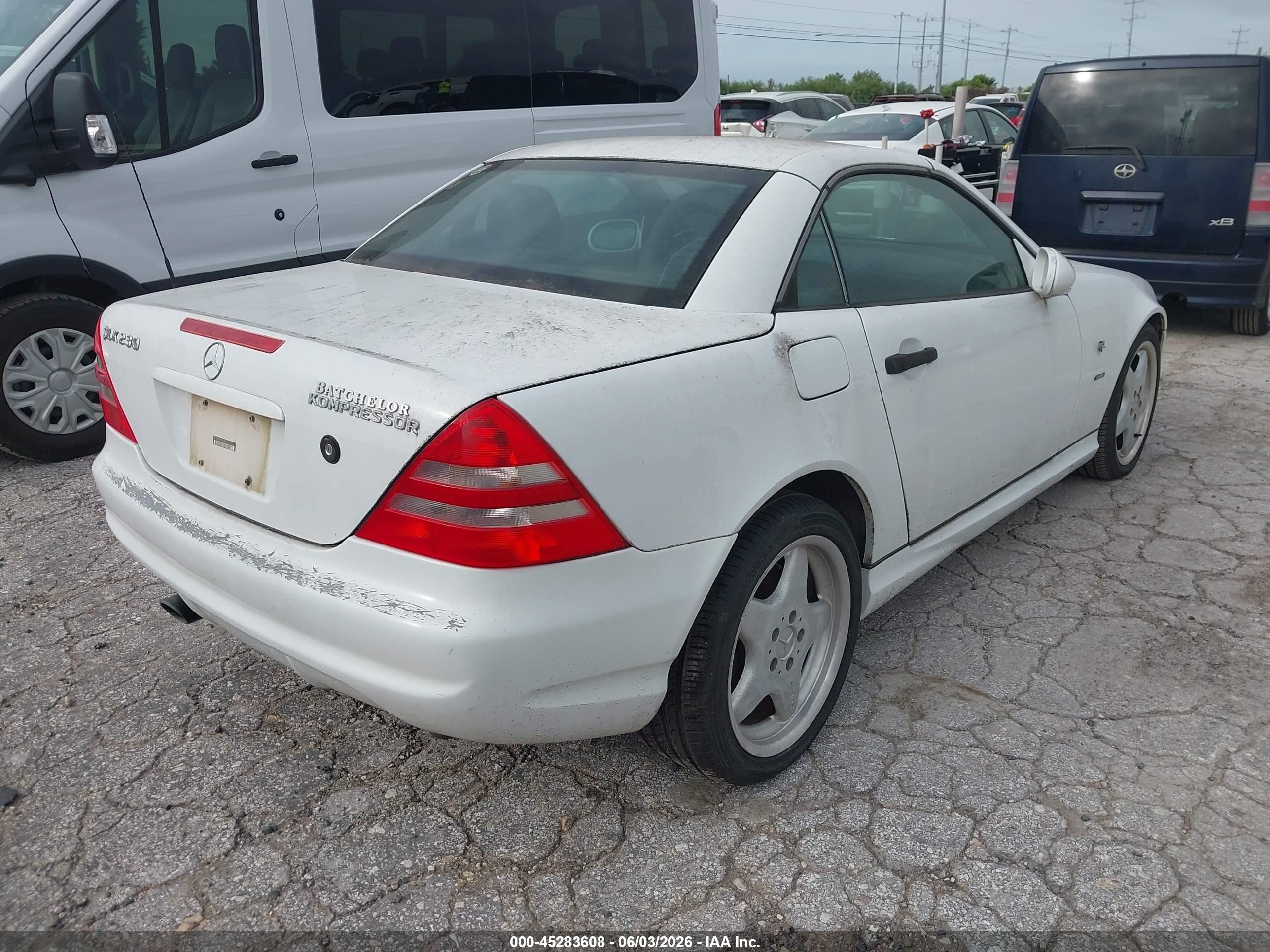2000 Mercedes-benz Slk 230 Kompressor White vin: WDBKK47F4YF149507