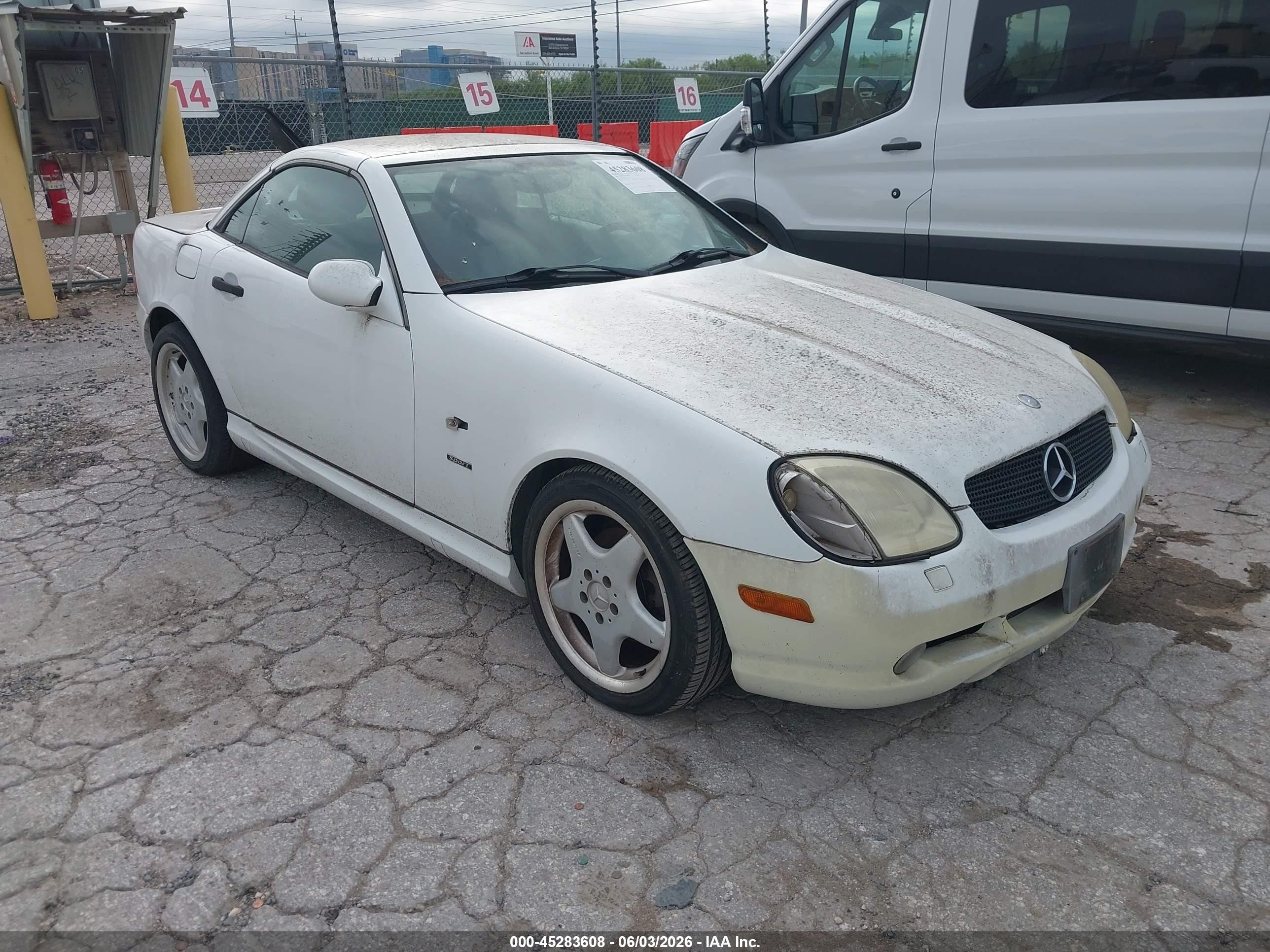 2000 Mercedes-benz Slk 230 Kompressor White vin: WDBKK47F4YF149507