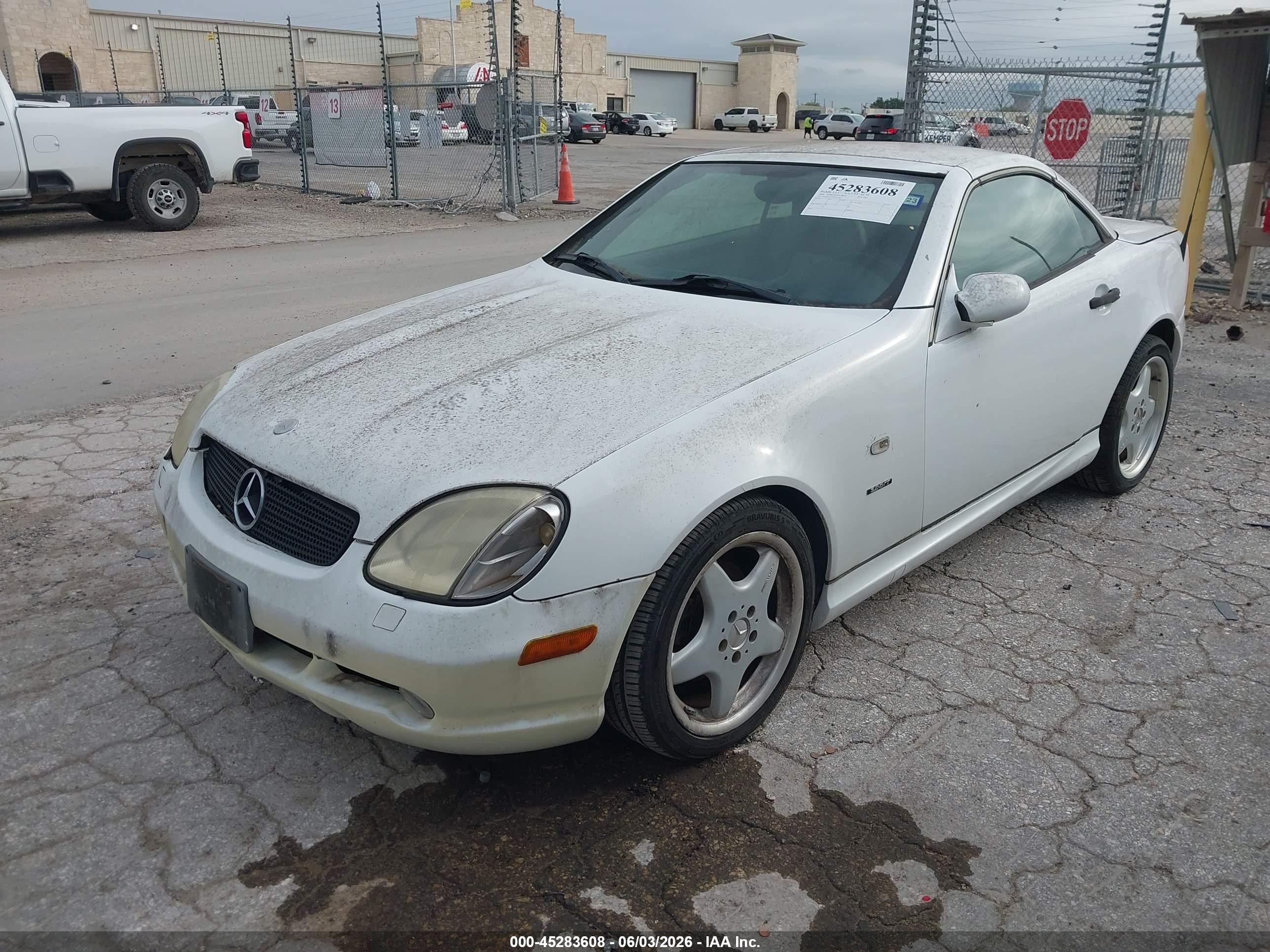 2000 Mercedes-benz Slk 230 Kompressor White vin: WDBKK47F4YF149507