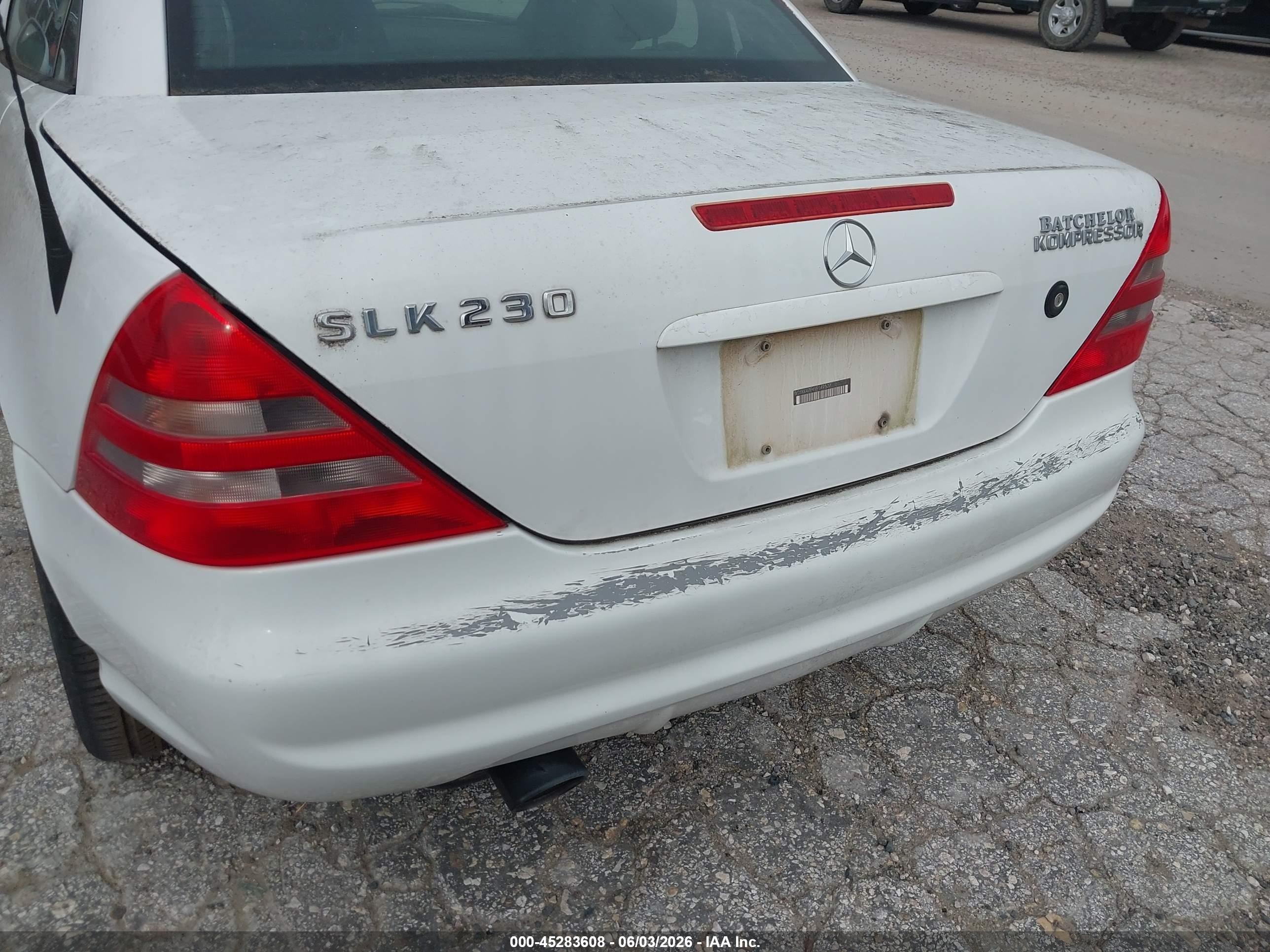 2000 Mercedes-benz Slk 230 Kompressor White vin: WDBKK47F4YF149507