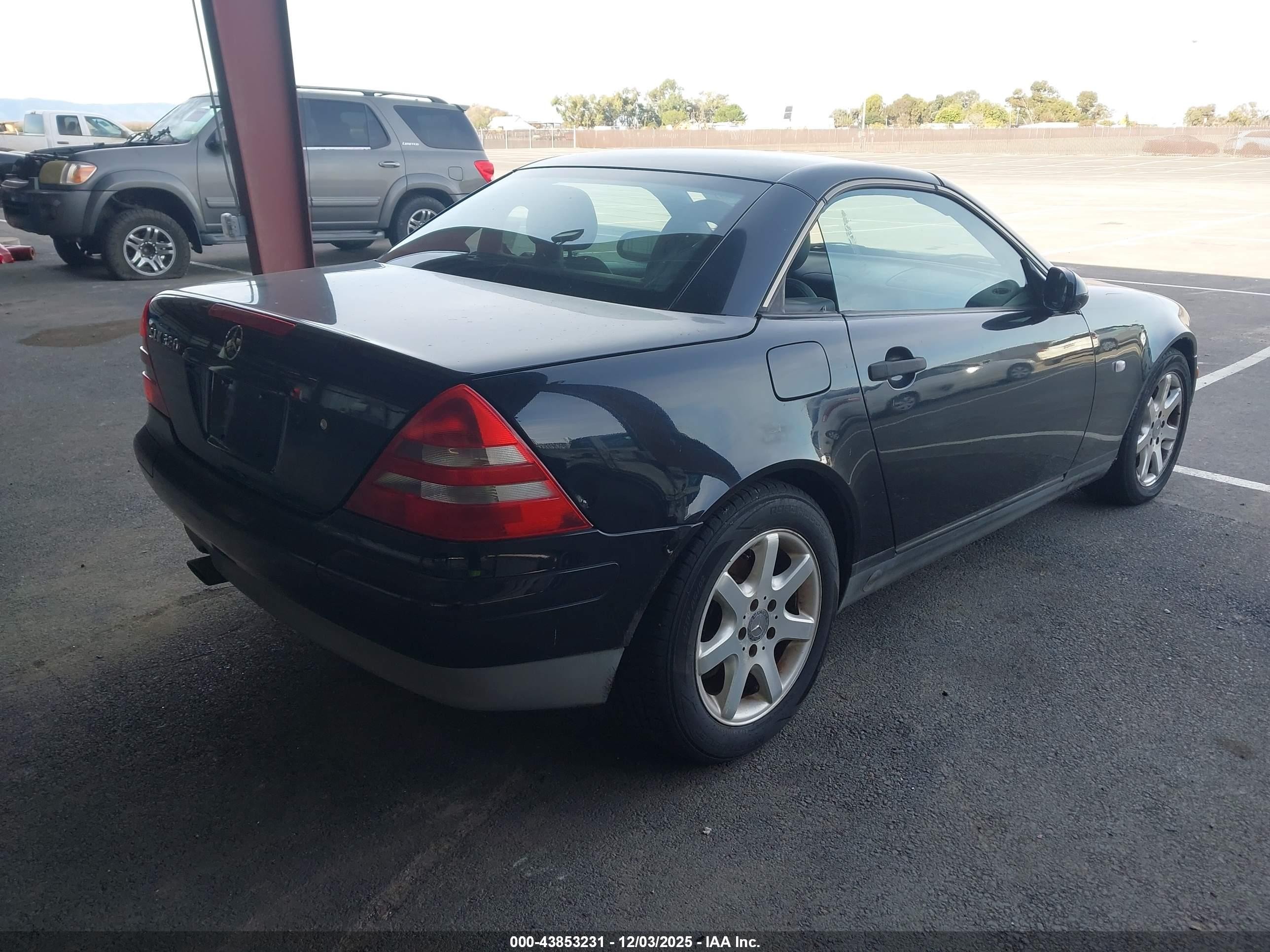 1998 Mercedes-benz Slk 230   Black vin: WDBKK47F5WF025775