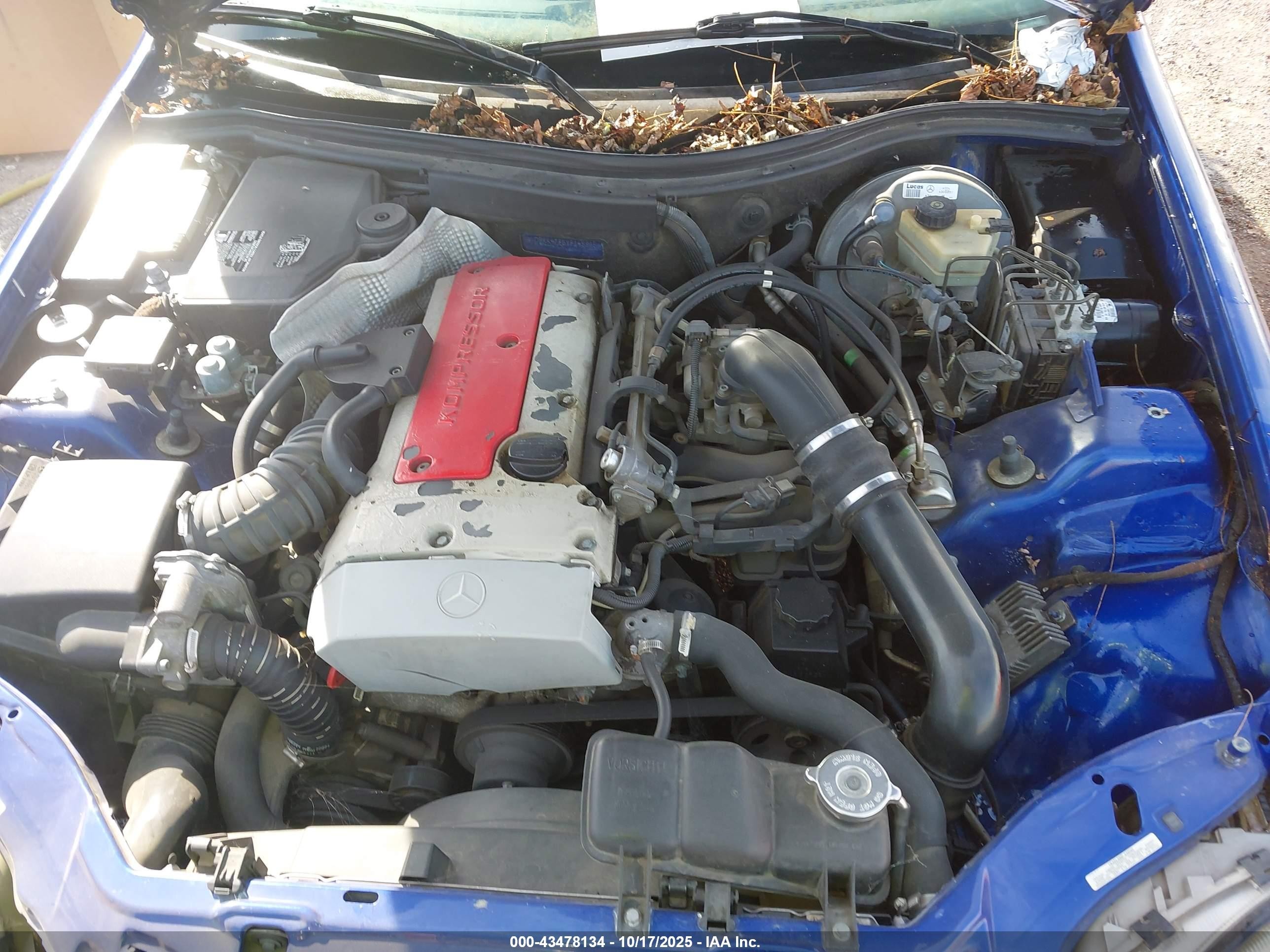 2000 Mercedes-benz Slk 230 Kompressor Blue vin: WDBKK47F5YF145935
